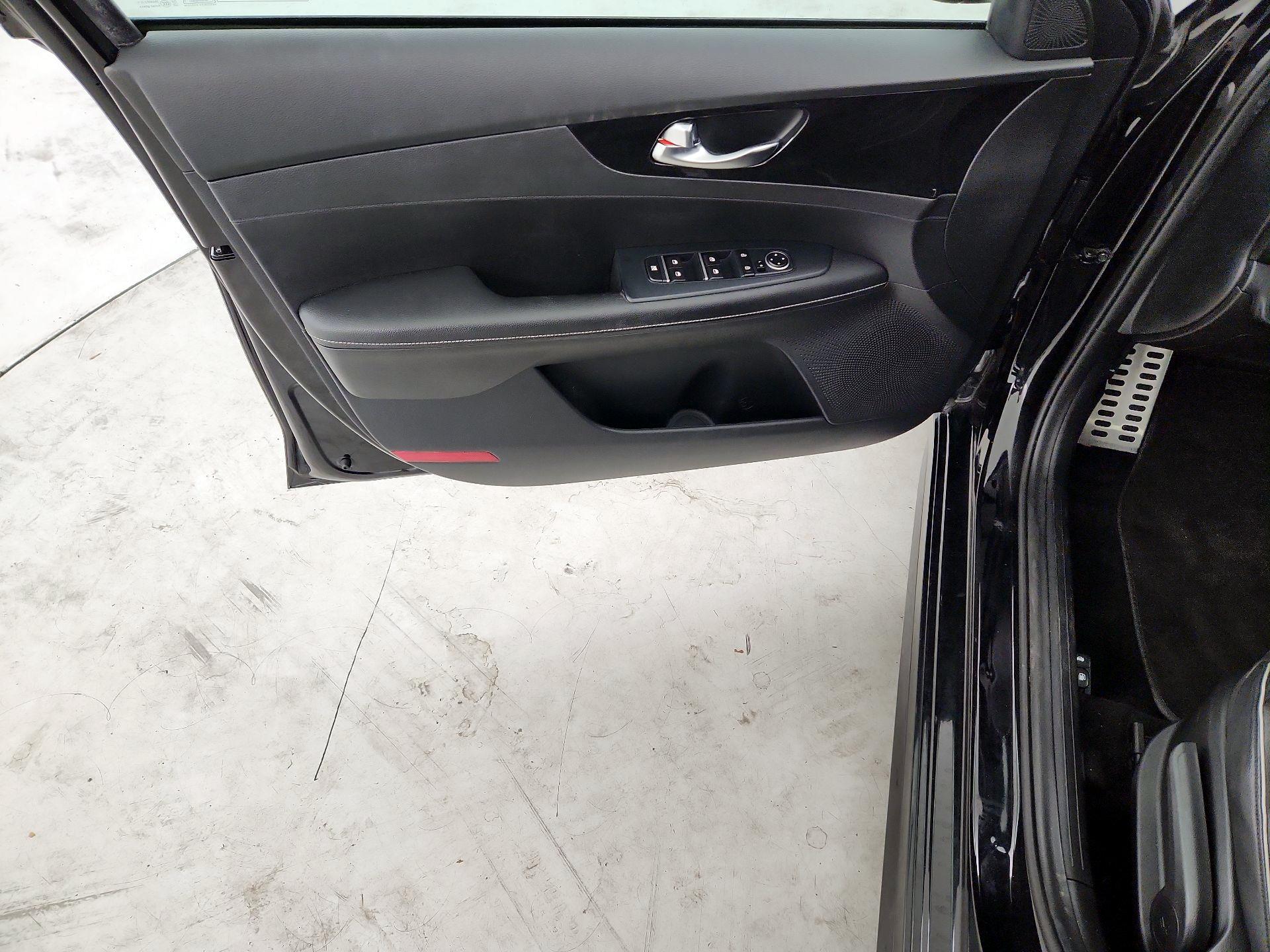 Thumbnail: 2020 Kia Forte - 10