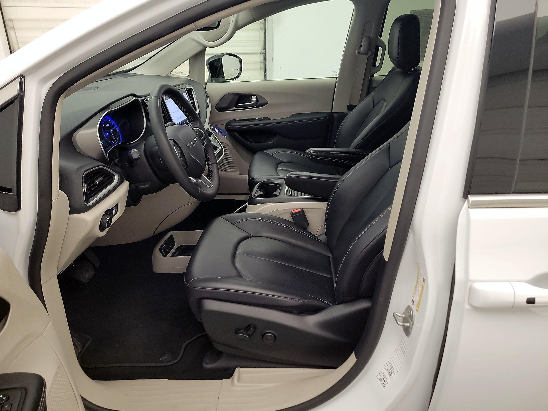 Thumbnail: 2024 Chrysler Pacifica - 11