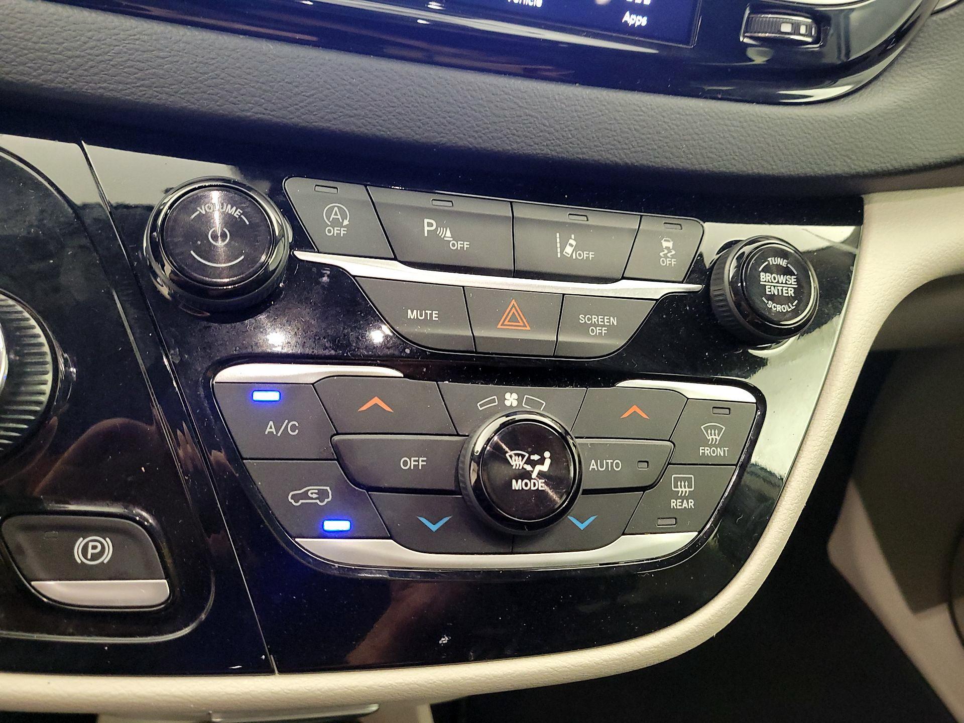 Thumbnail: 2024 Chrysler Pacifica - 14