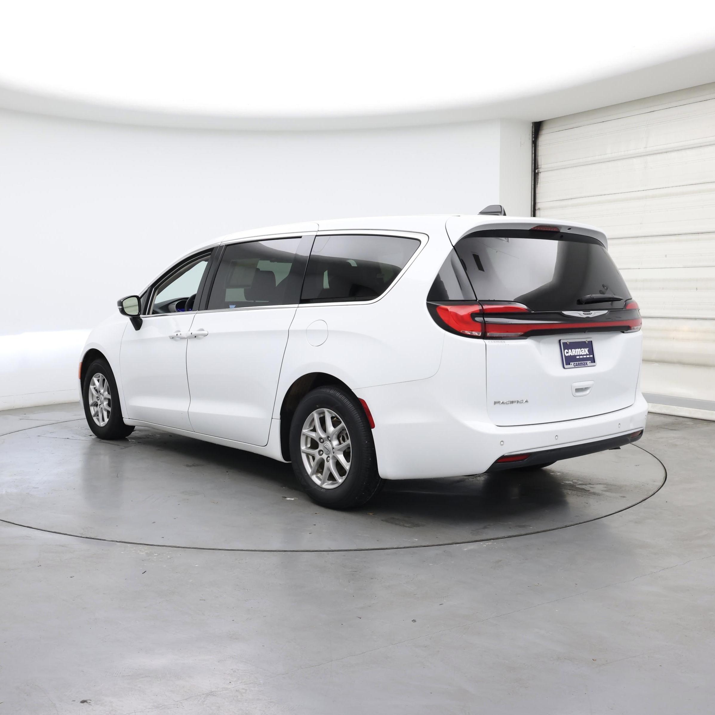 Thumbnail: 2024 Chrysler Pacifica - 2