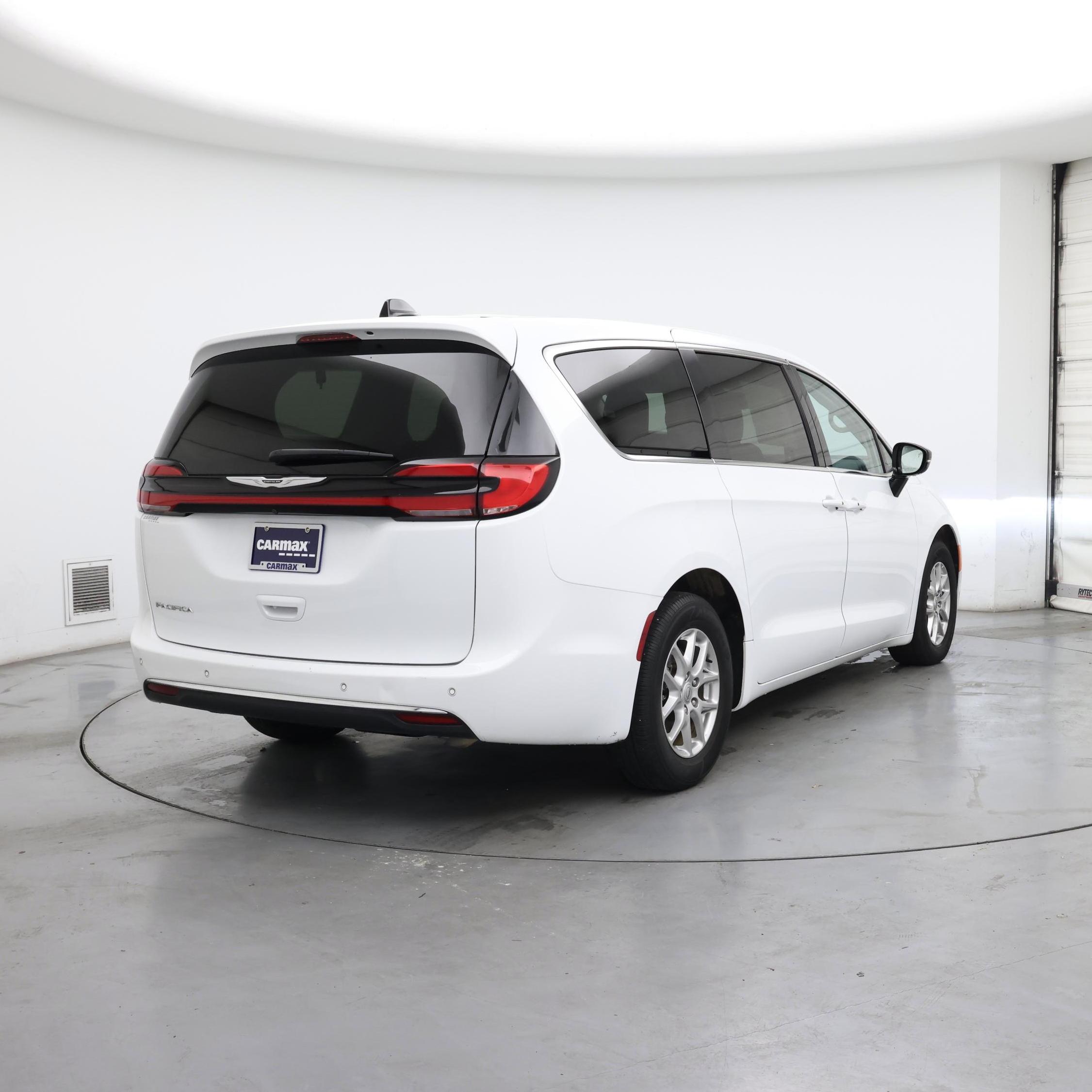 Thumbnail: 2024 Chrysler Pacifica - 8