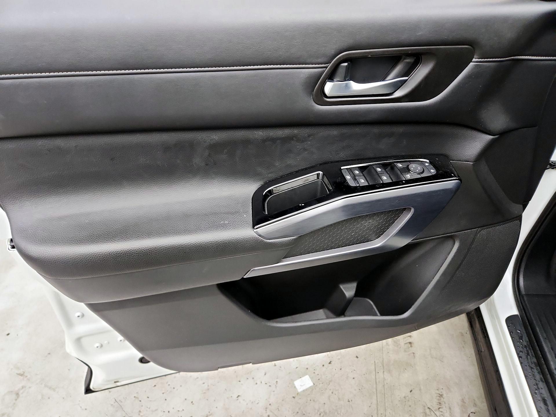 Thumbnail: 2023 Nissan Pathfinder - 12