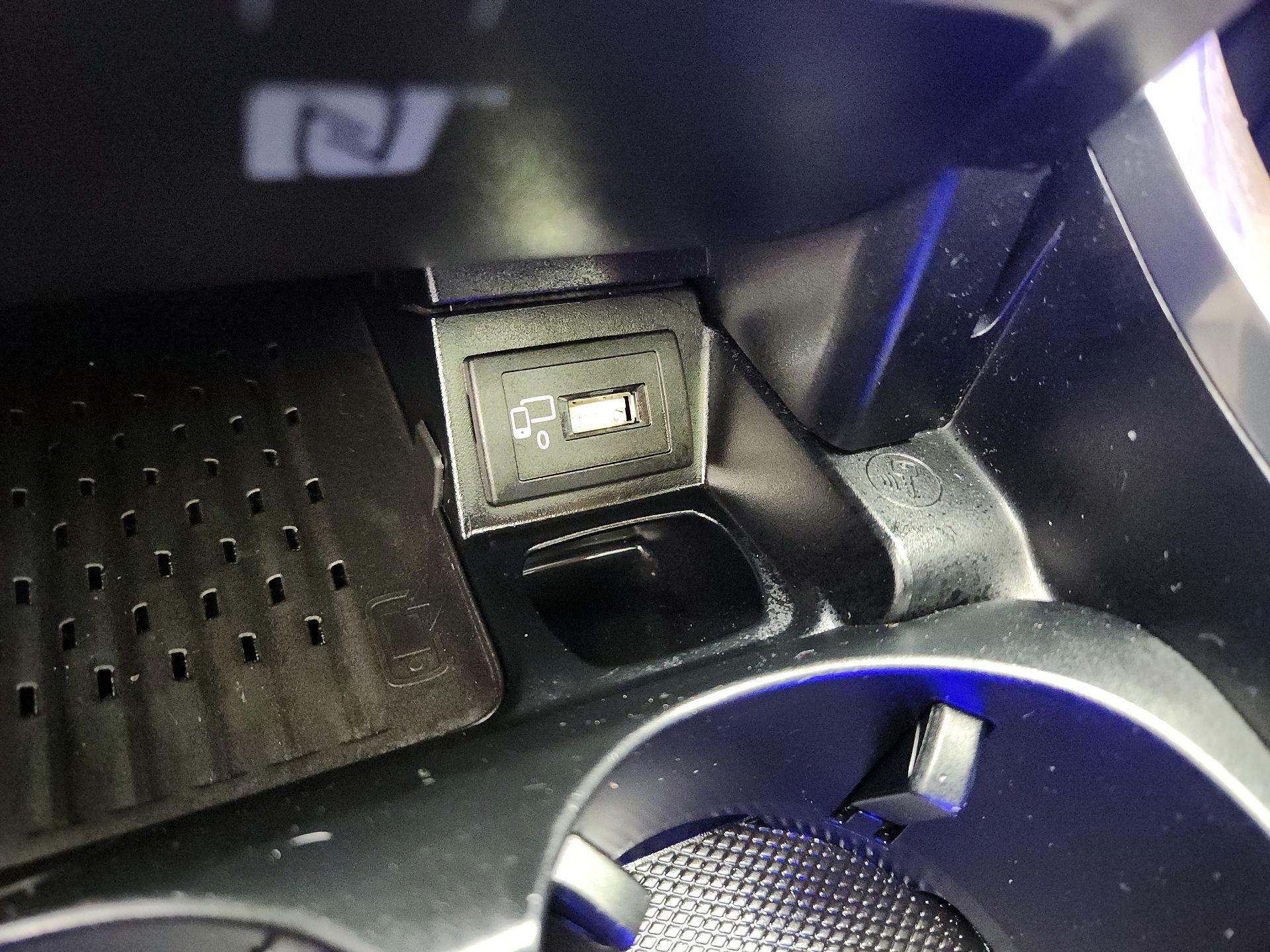 Thumbnail: 2020 Mercedes-Benz E-Class - 19