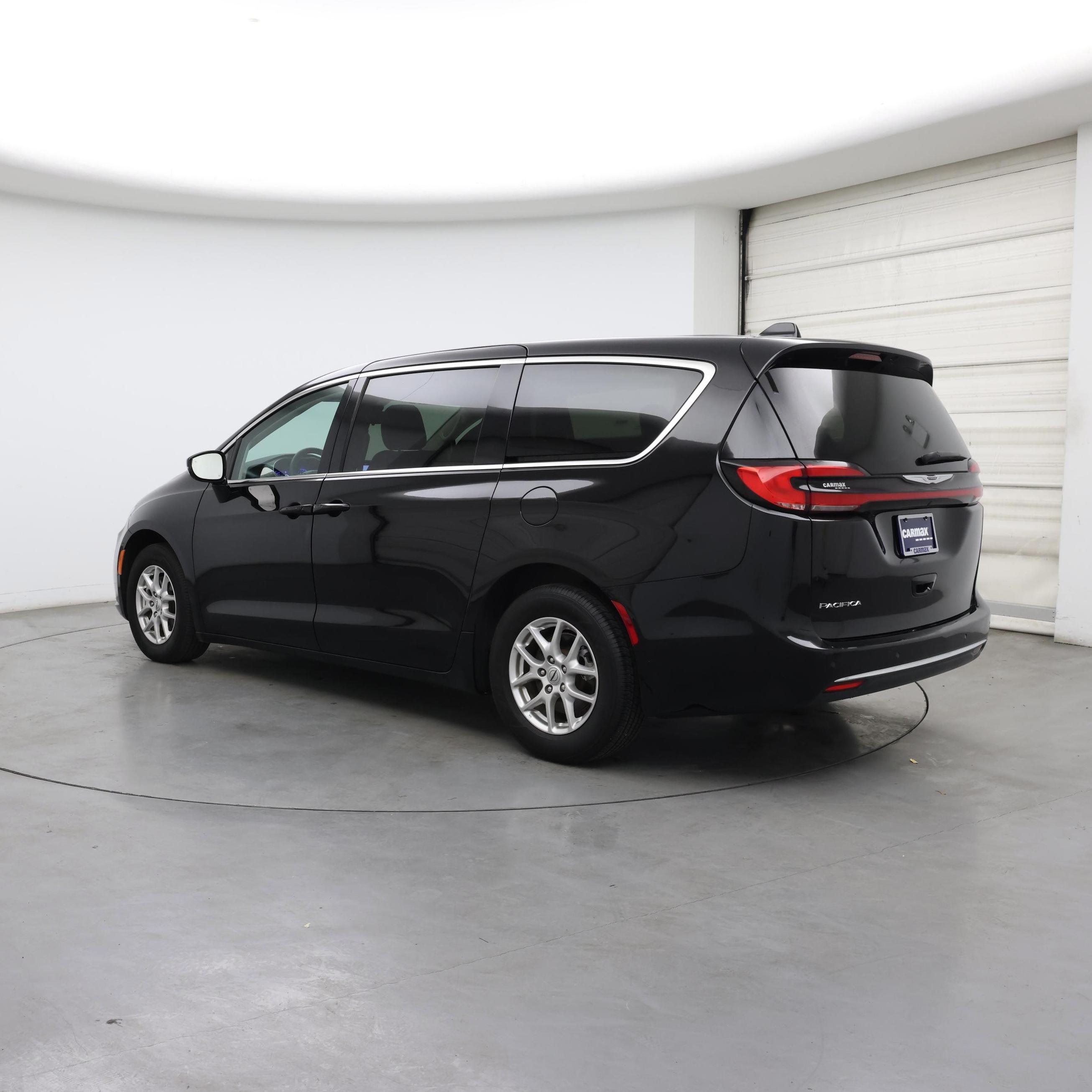 Thumbnail: 2024 Chrysler Pacifica - 2