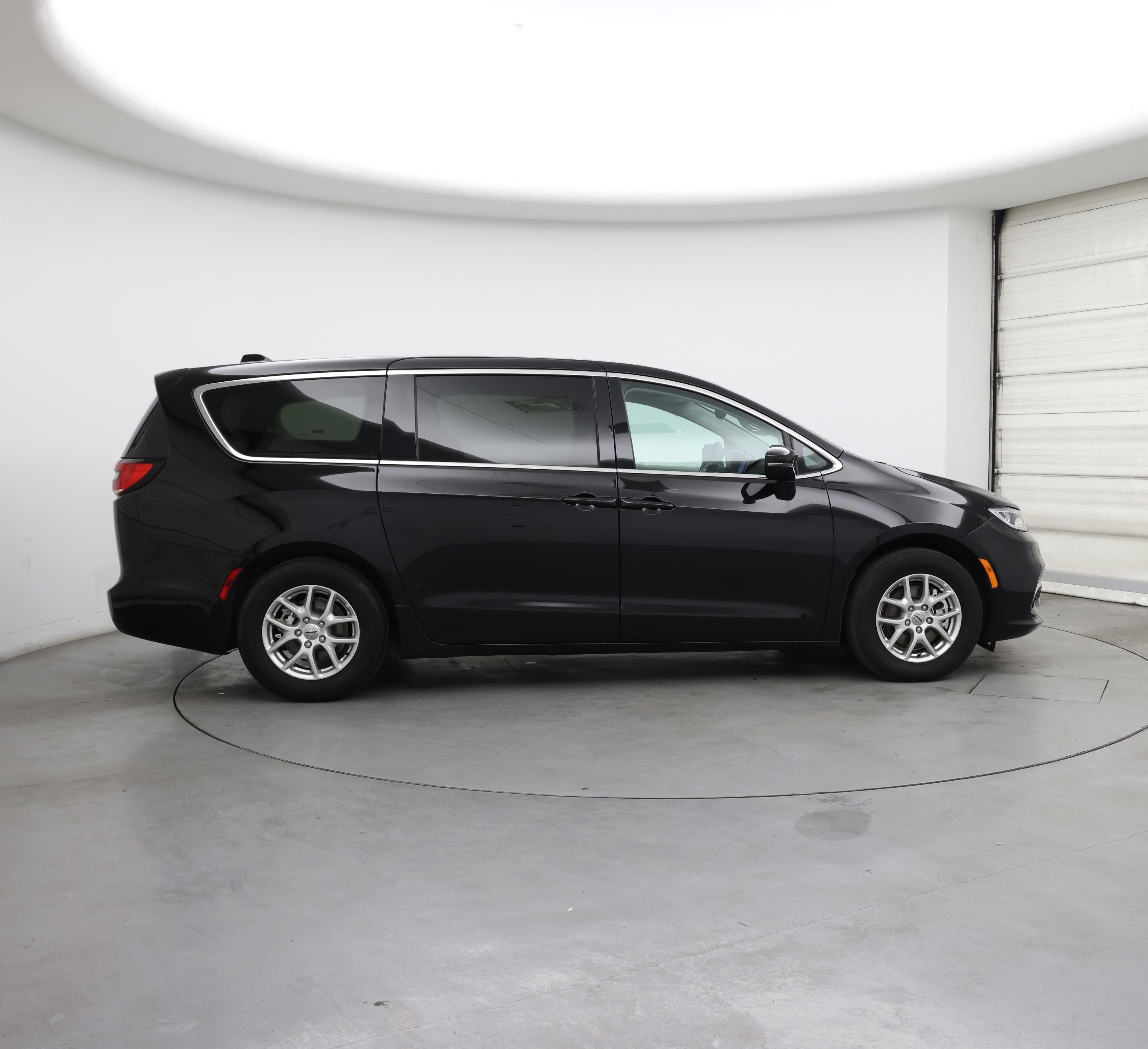 Thumbnail: 2024 Chrysler Pacifica - 7