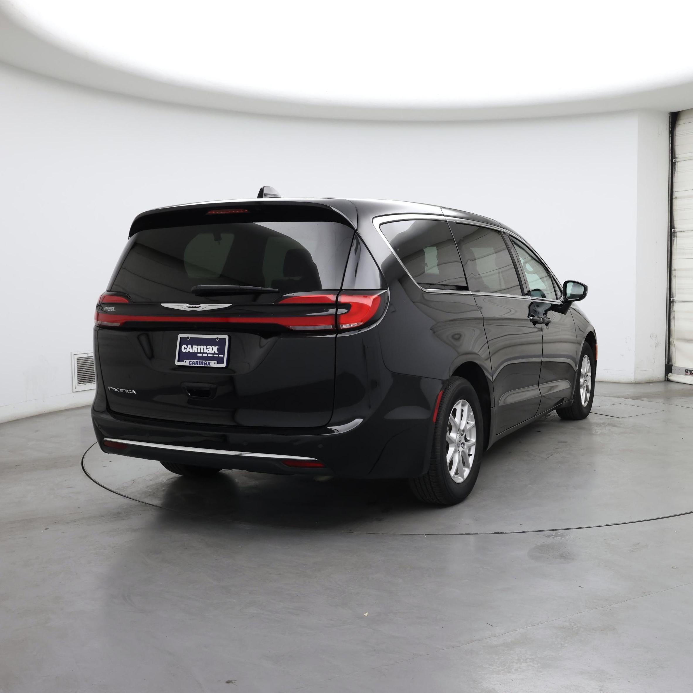 Thumbnail: 2024 Chrysler Pacifica - 8