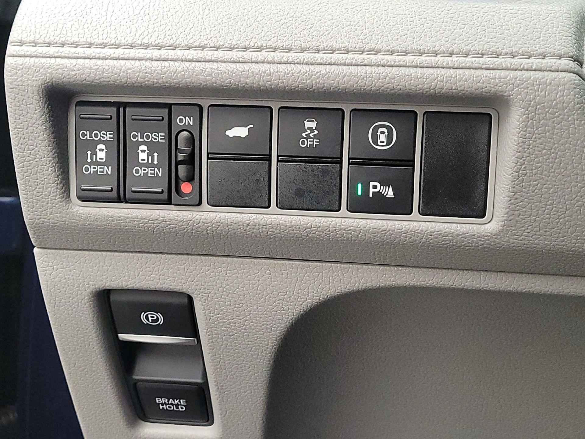 Thumbnail: 2023 Honda Odyssey - 13