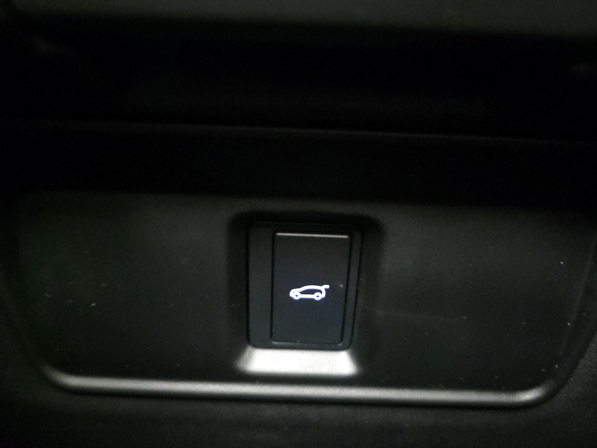 Thumbnail: 2024 Land Rover Discovery Sport - 13