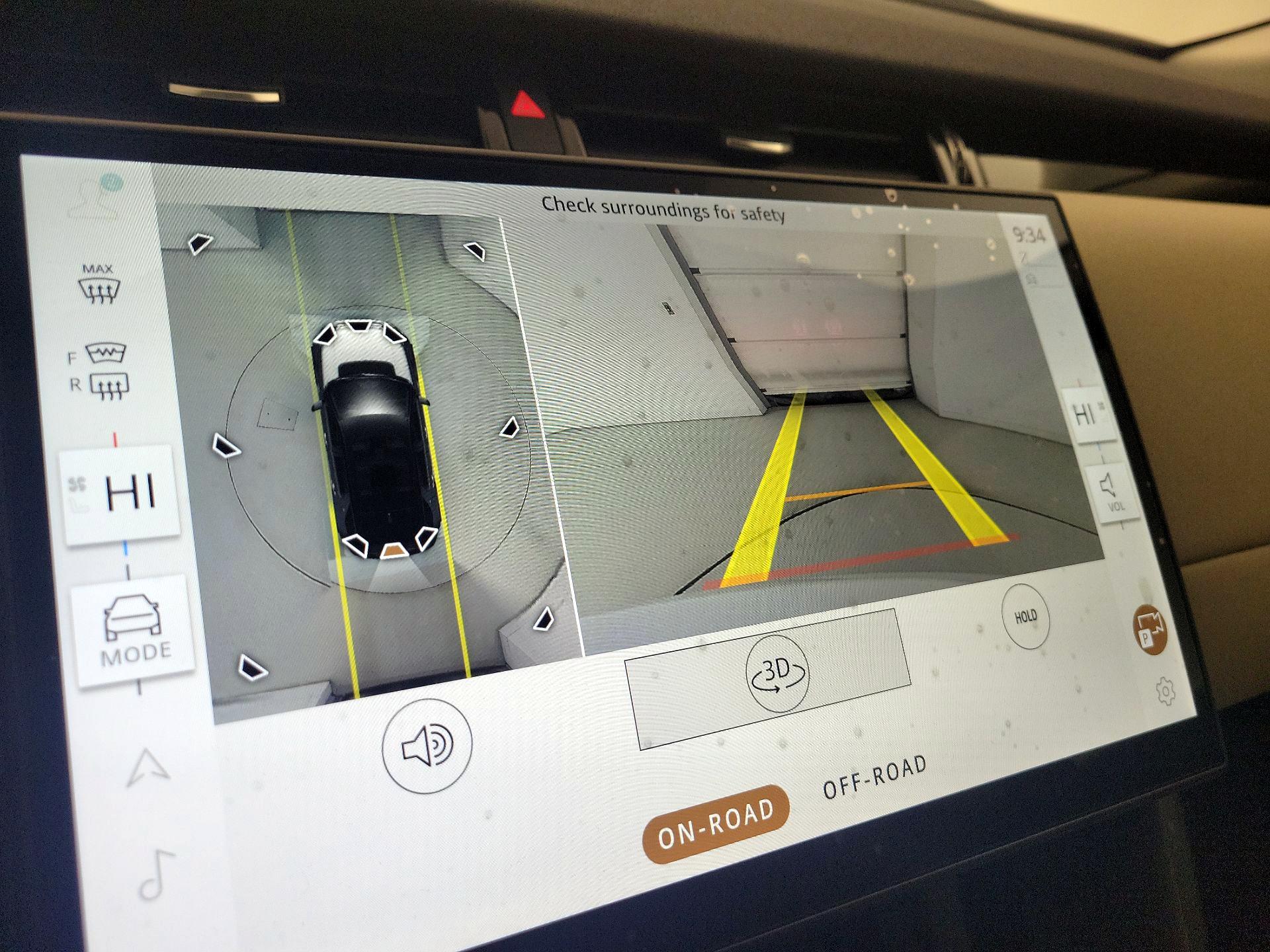 Thumbnail: 2024 Land Rover Discovery Sport - 15