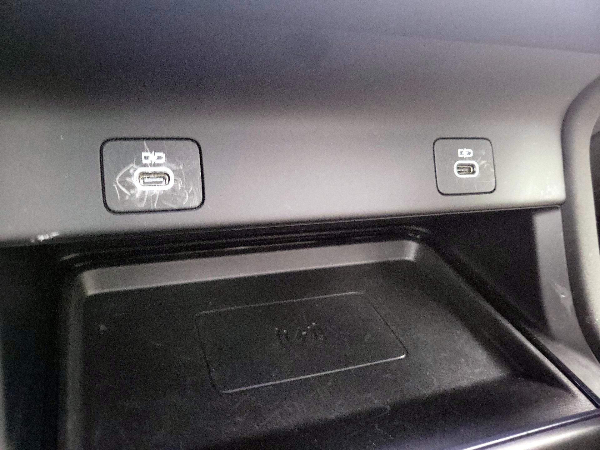 Thumbnail: 2024 Land Rover Discovery Sport - 19