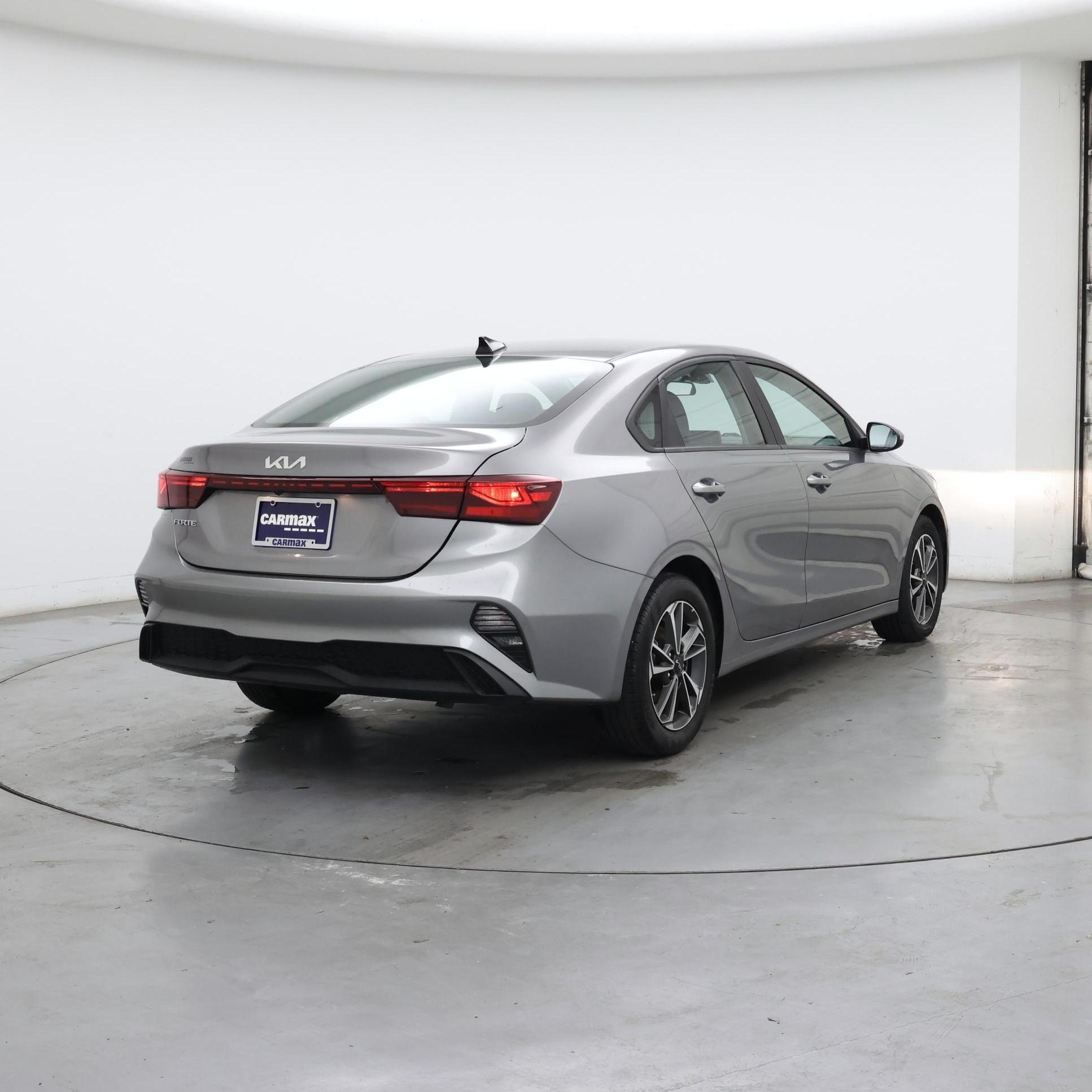 Thumbnail: 2023 Kia Forte - 8