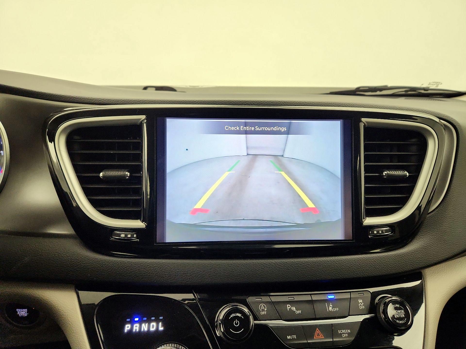 Thumbnail: 2023 Chrysler Pacifica - 12