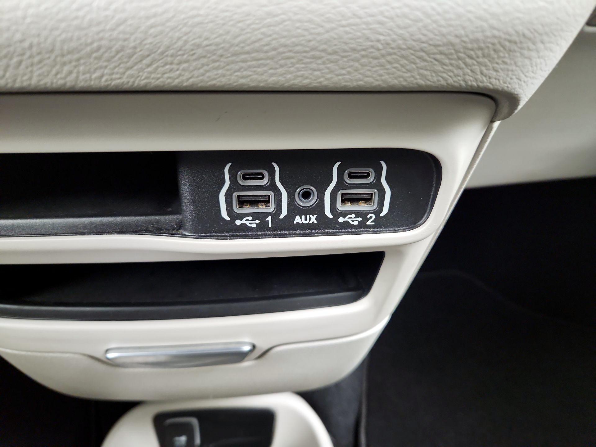 Thumbnail: 2023 Chrysler Pacifica - 16