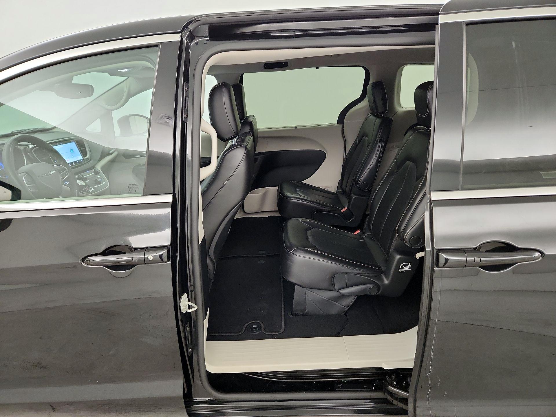 Thumbnail: 2023 Chrysler Pacifica - 17