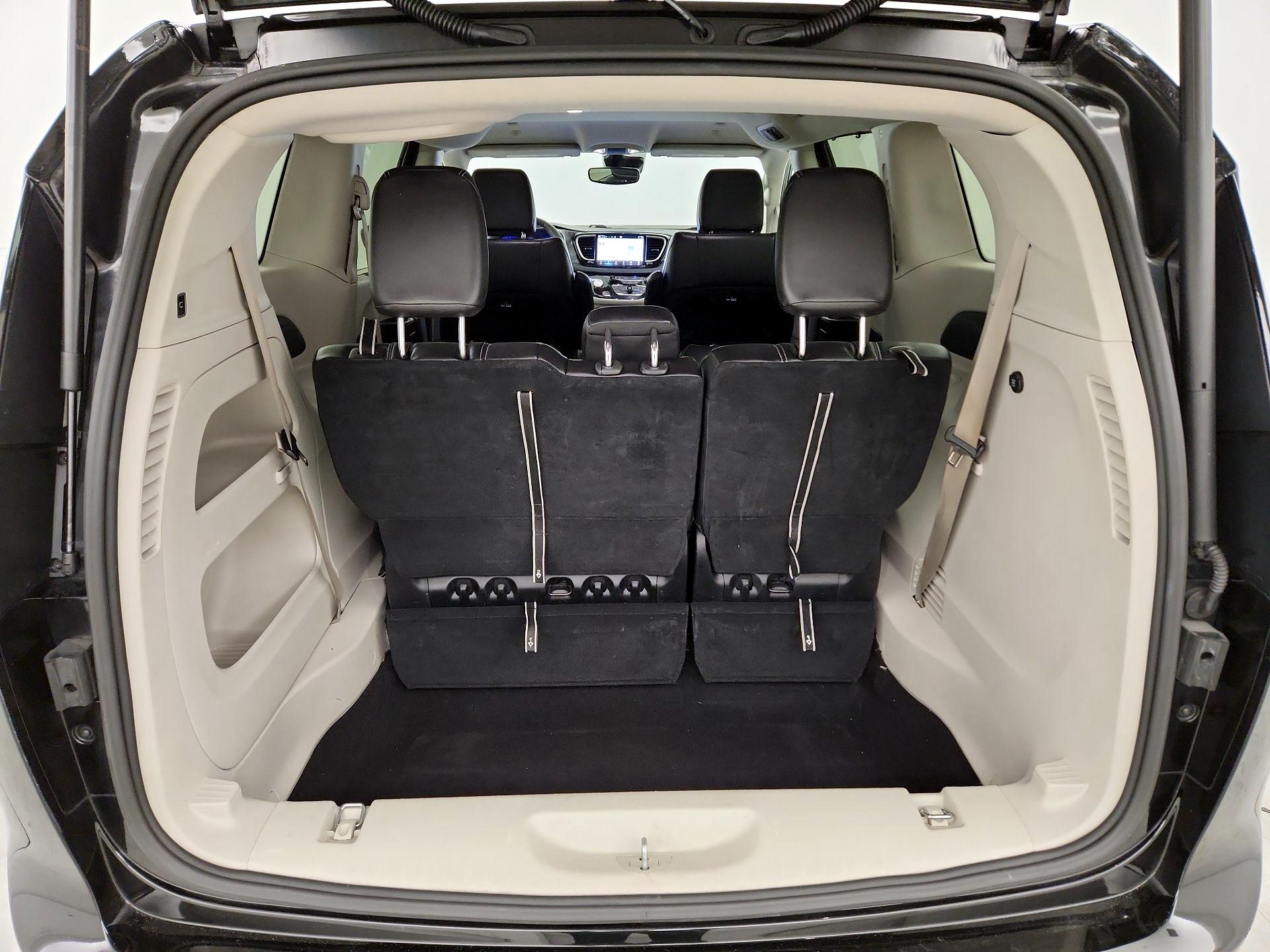 Thumbnail: 2023 Chrysler Pacifica - 19