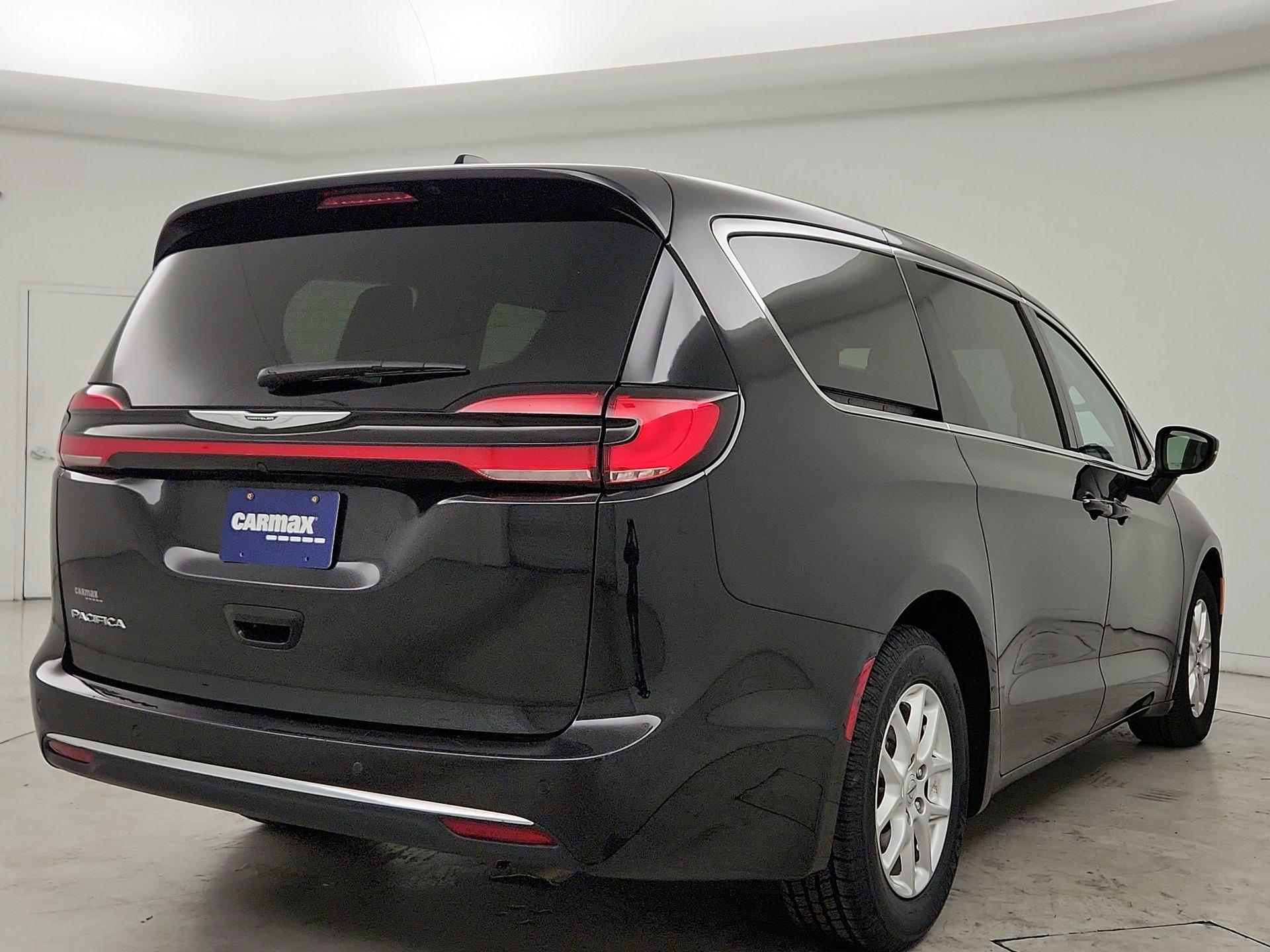 Thumbnail: 2023 Chrysler Pacifica - 5