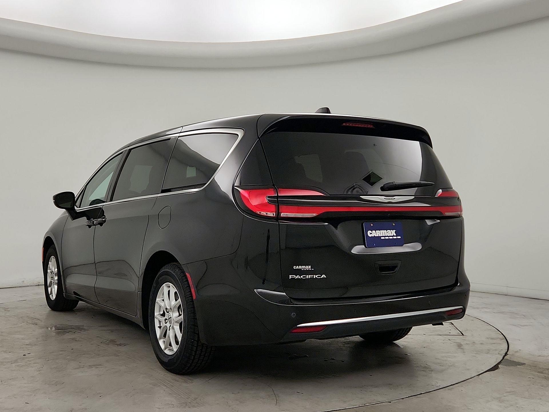 Thumbnail: 2023 Chrysler Pacifica - 7