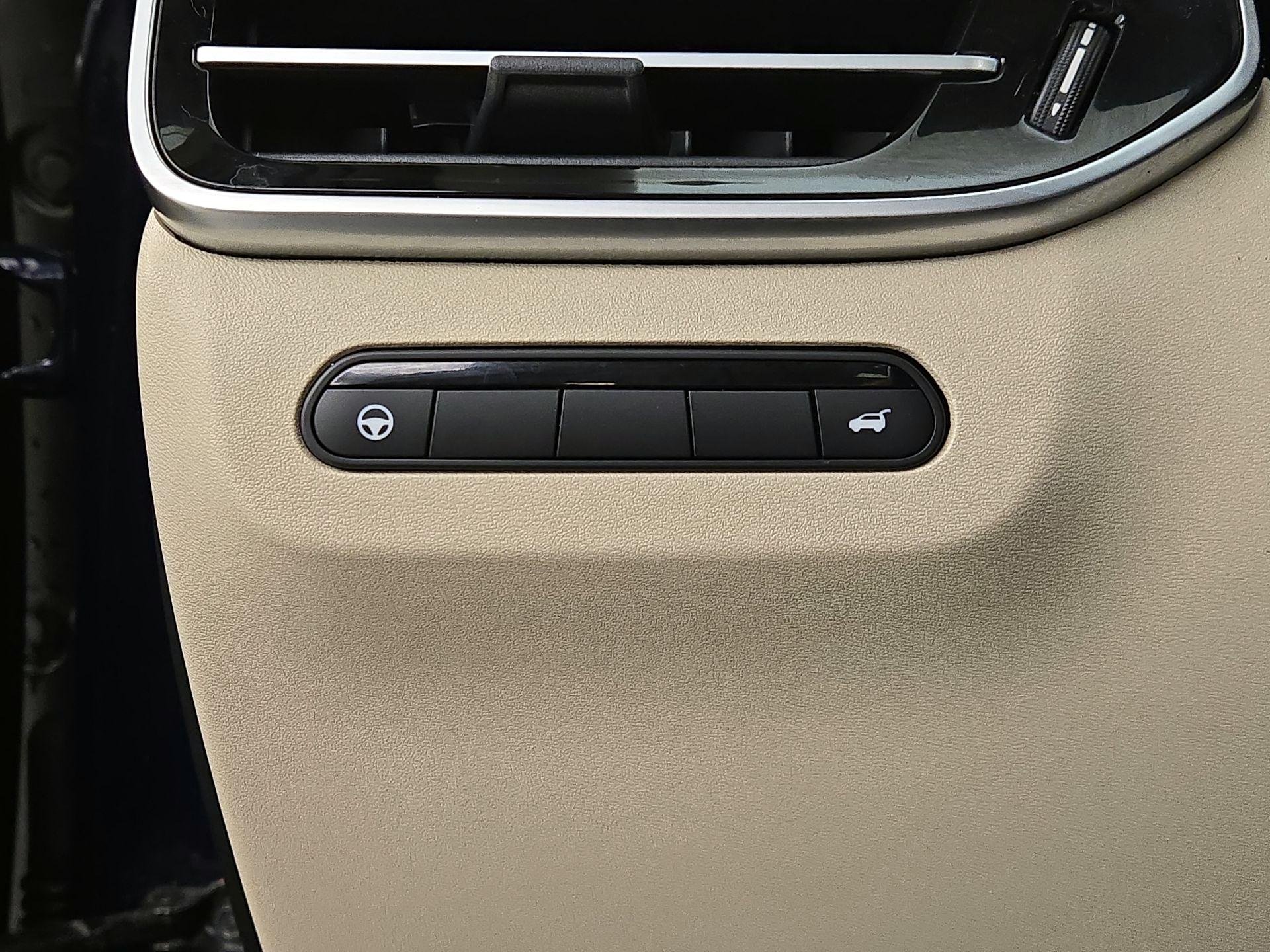 Thumbnail: 2023 INFINITI QX60 - 13