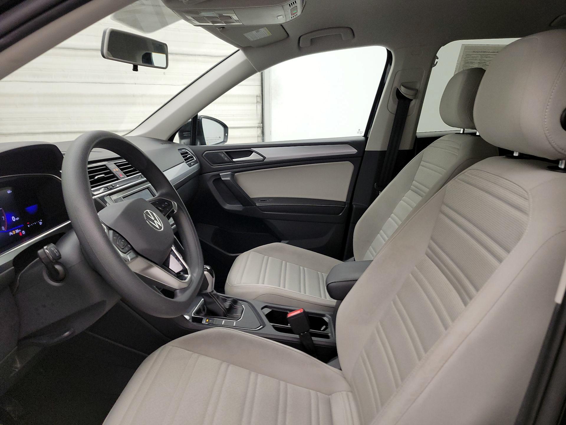 Thumbnail: 2022 Volkswagen Tiguan - 11