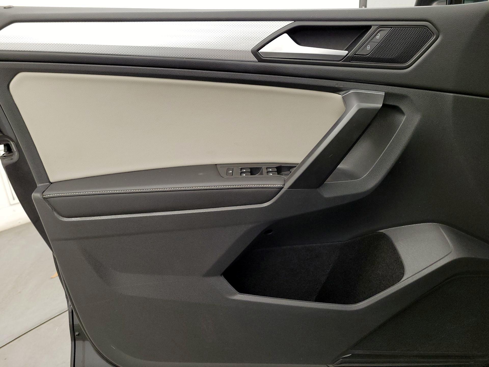 Thumbnail: 2022 Volkswagen Tiguan - 12