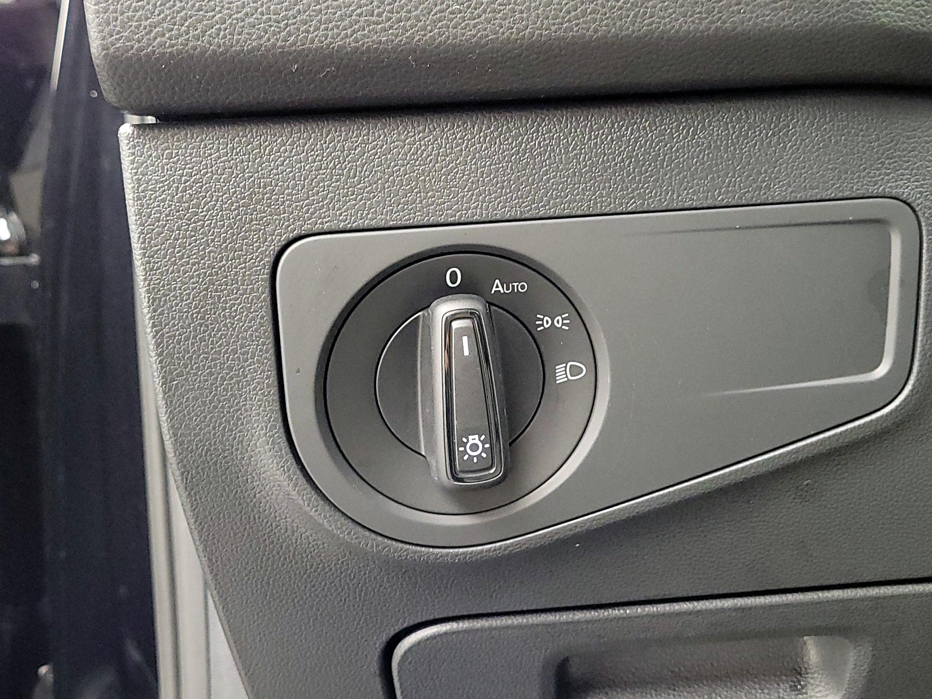 Thumbnail: 2022 Volkswagen Tiguan - 13