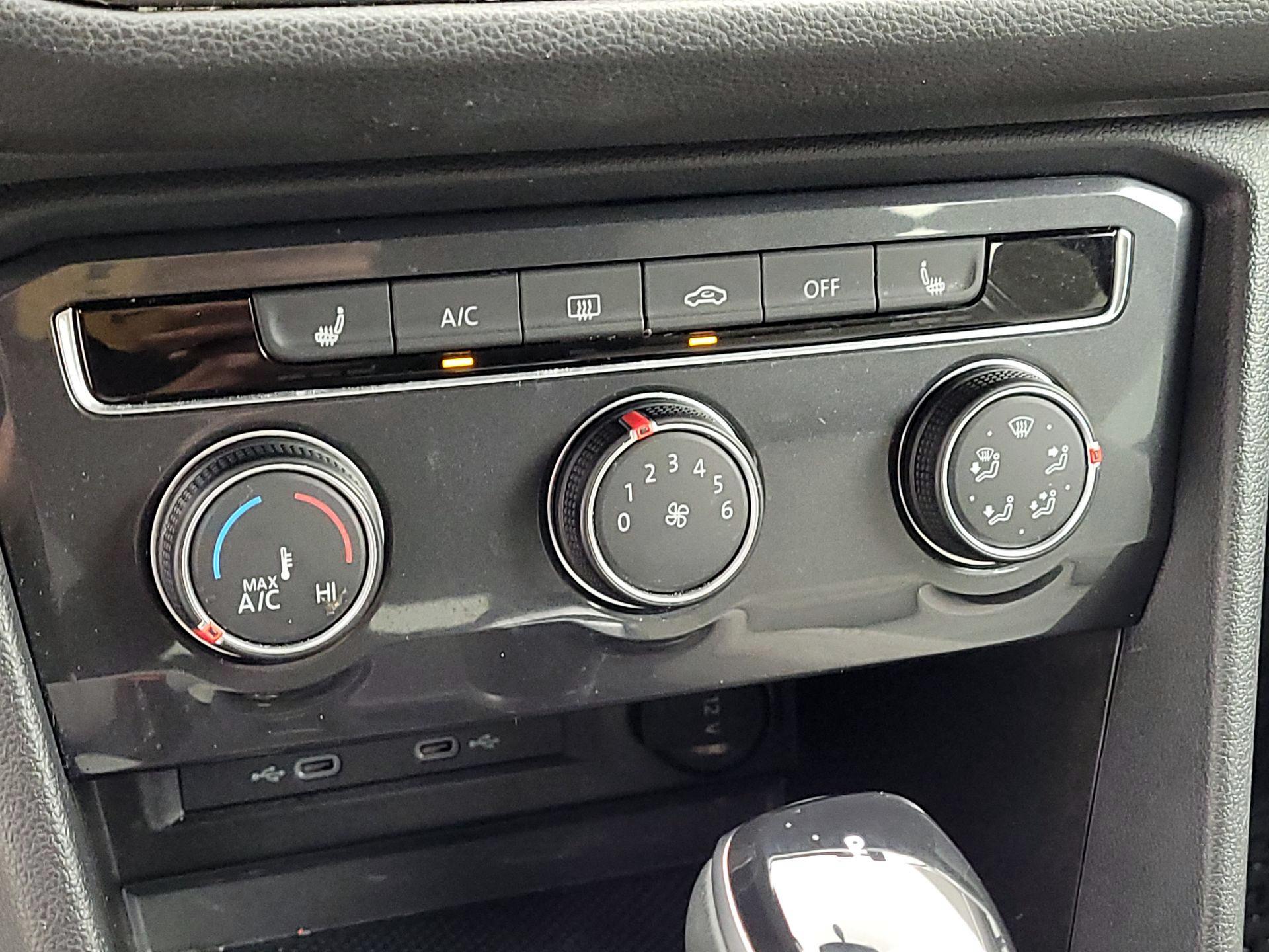 Thumbnail: 2022 Volkswagen Tiguan - 16