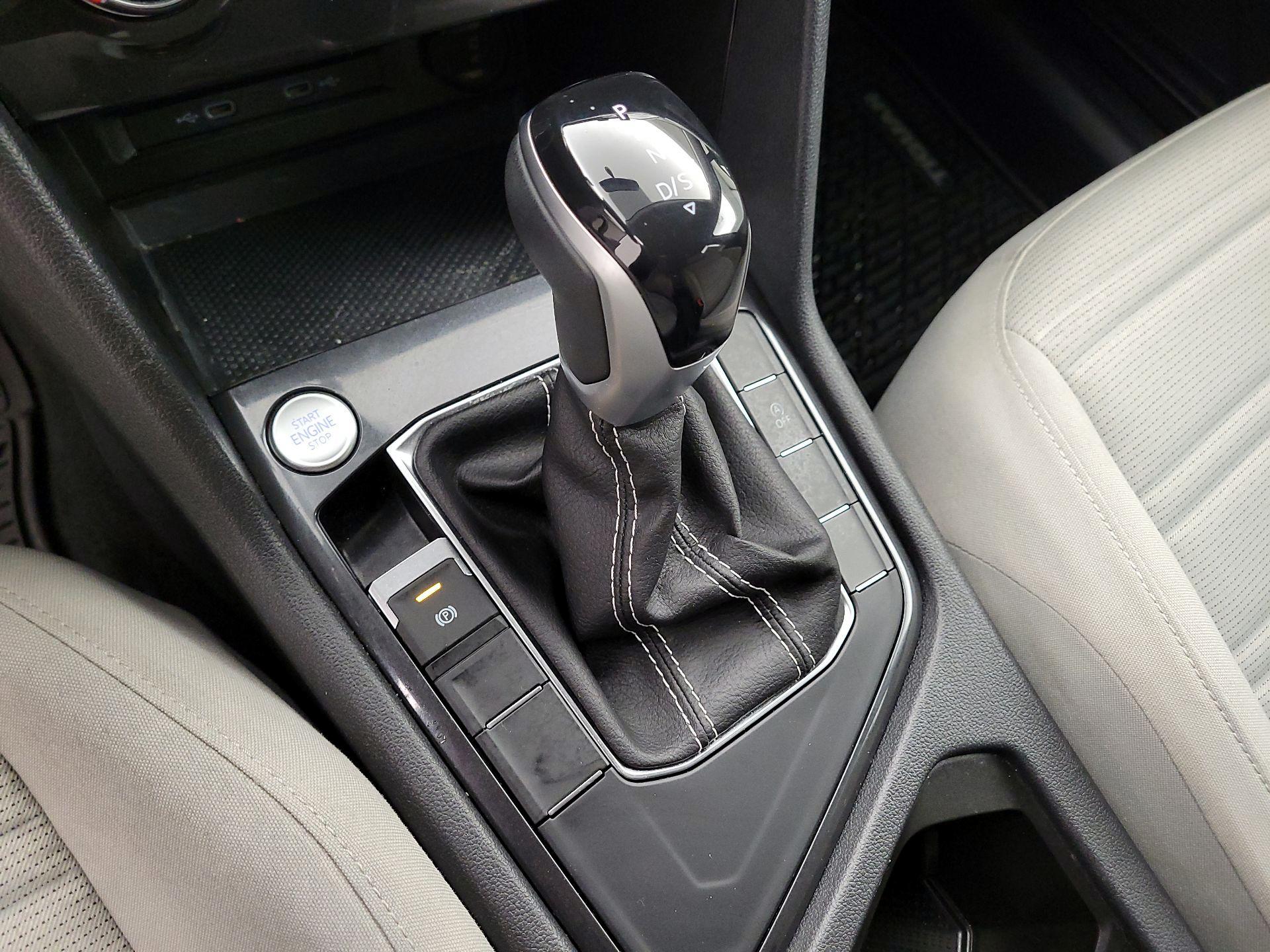 Thumbnail: 2022 Volkswagen Tiguan - 17