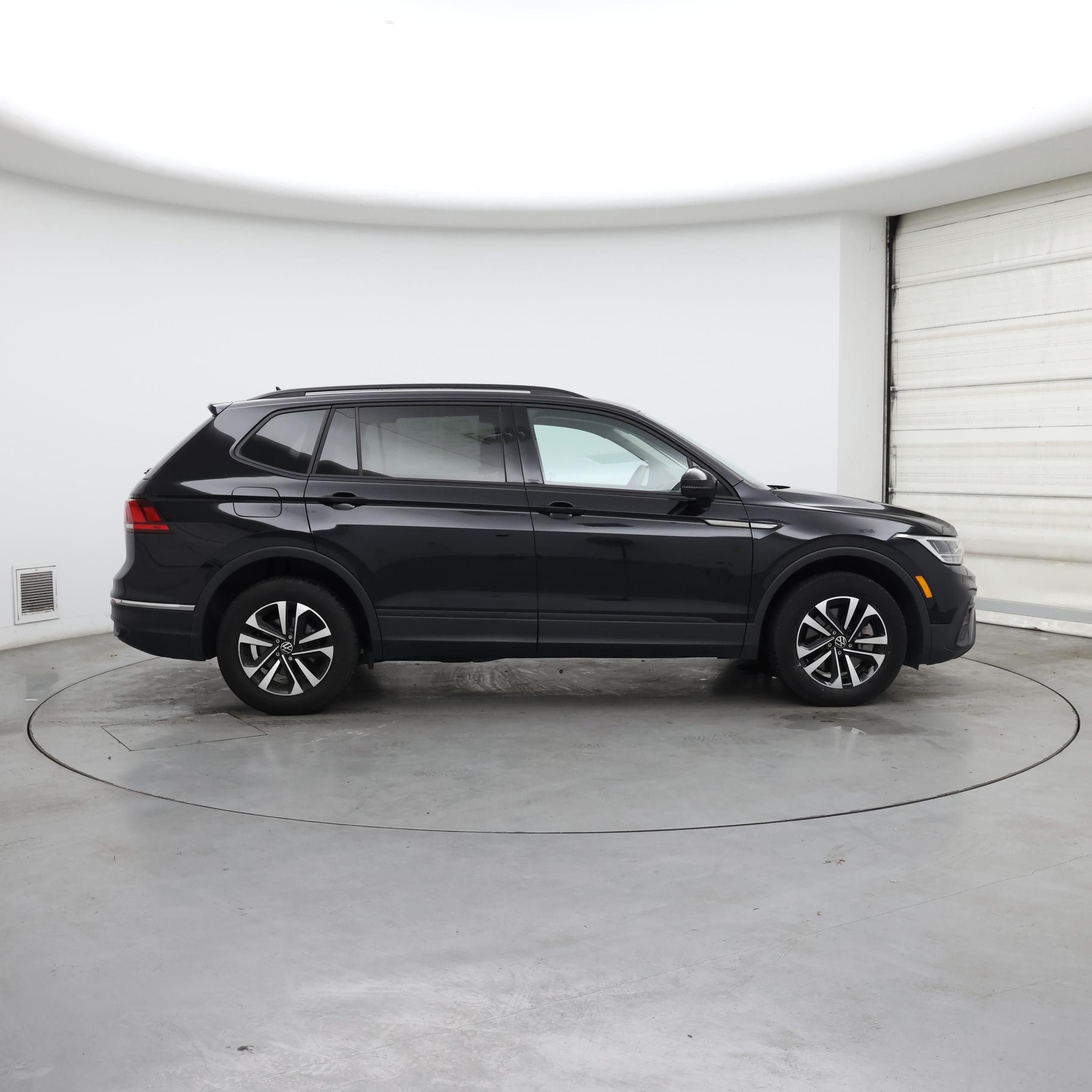 Thumbnail: 2022 Volkswagen Tiguan - 7