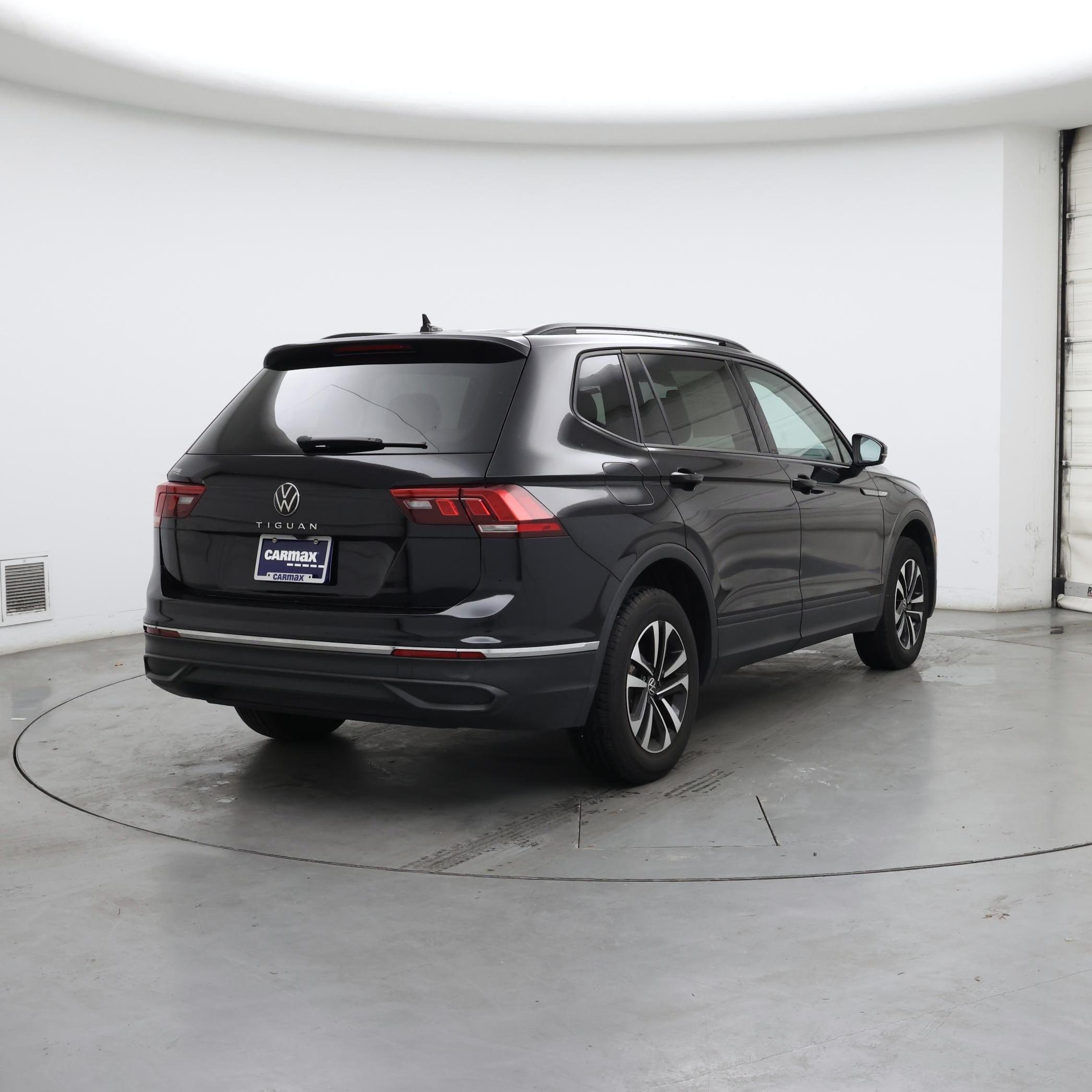 Thumbnail: 2022 Volkswagen Tiguan - 8