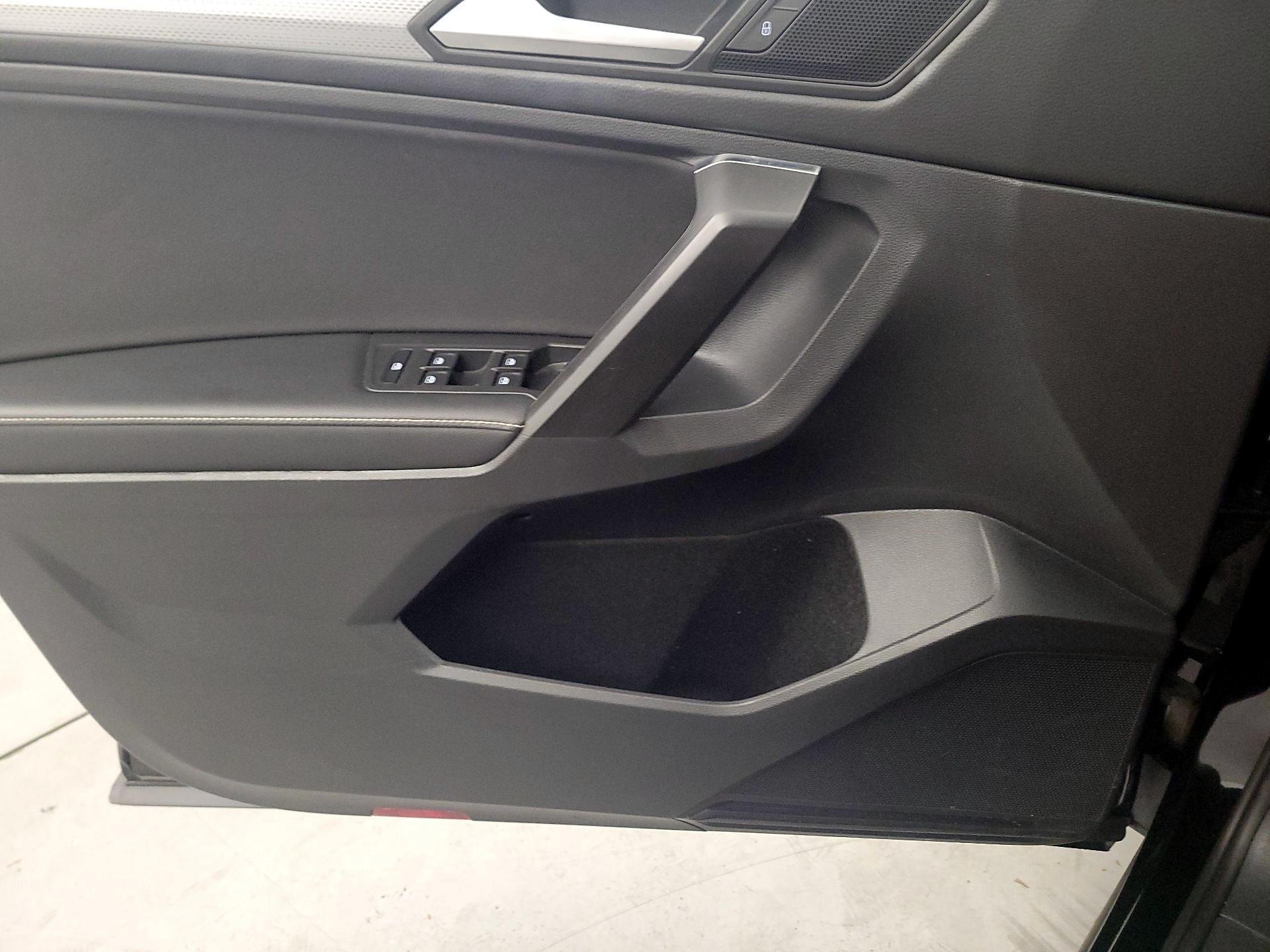 Thumbnail: 2022 Volkswagen Tiguan - 12