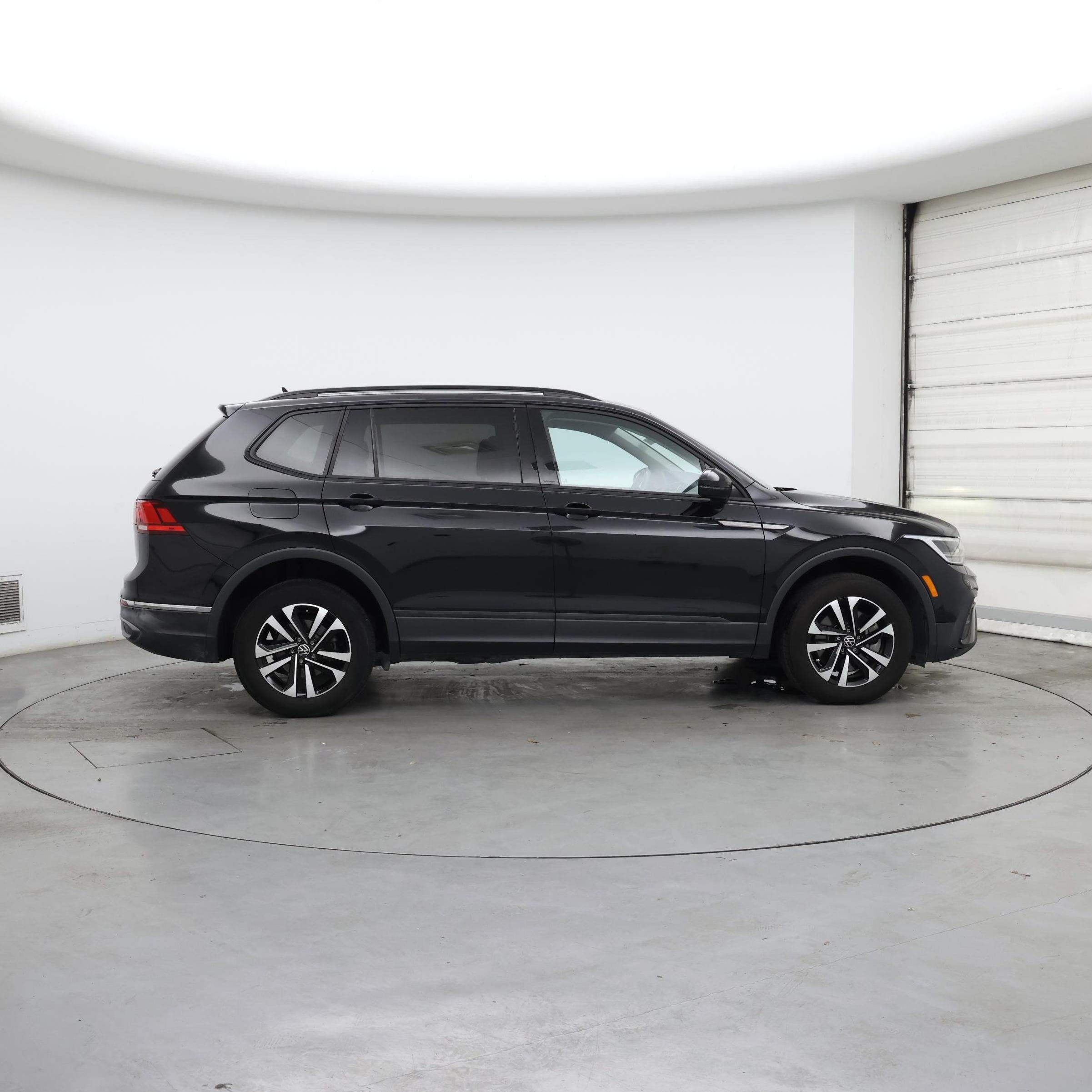 Thumbnail: 2022 Volkswagen Tiguan - 7