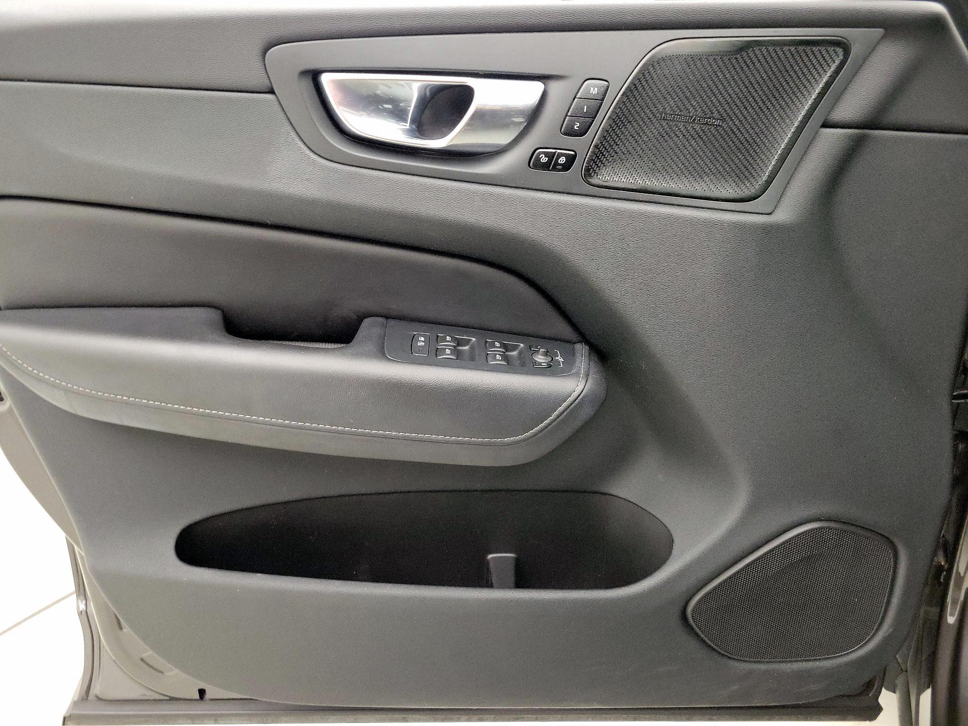 Thumbnail: 2023 Volvo XC60 - 12