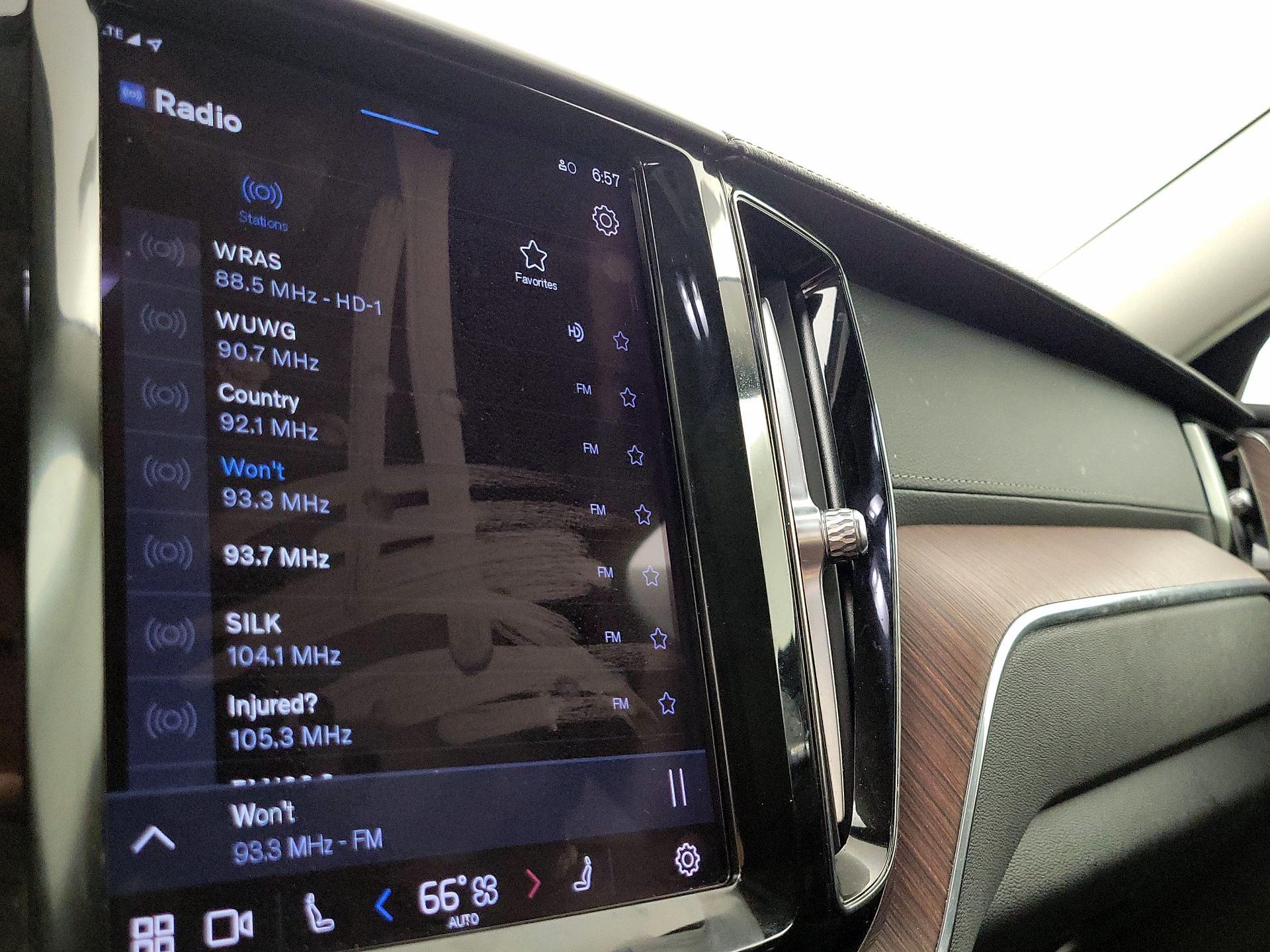 Thumbnail: 2023 Volvo XC60 - 16