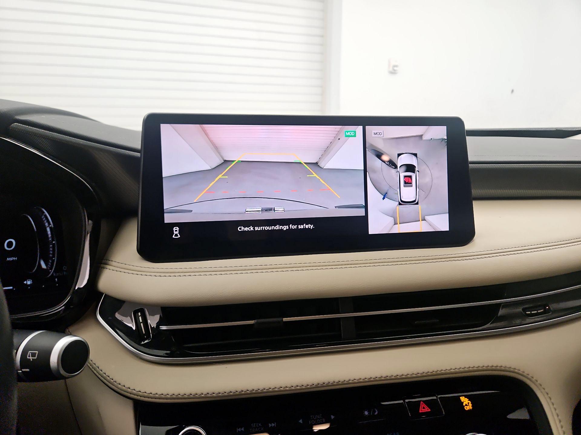 Thumbnail: 2023 INFINITI QX60 - 14