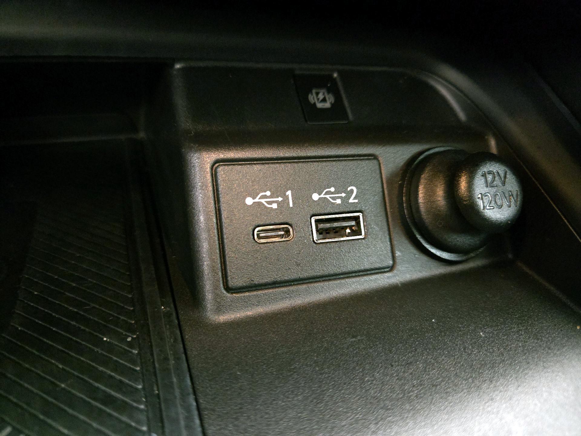 Thumbnail: 2023 INFINITI QX50 - 18