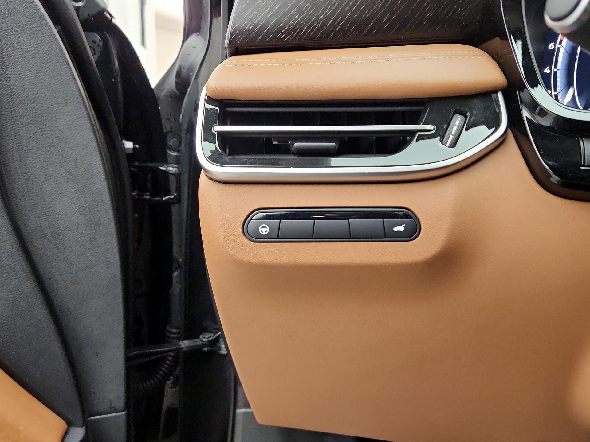 Thumbnail: 2023 INFINITI QX60 - 13