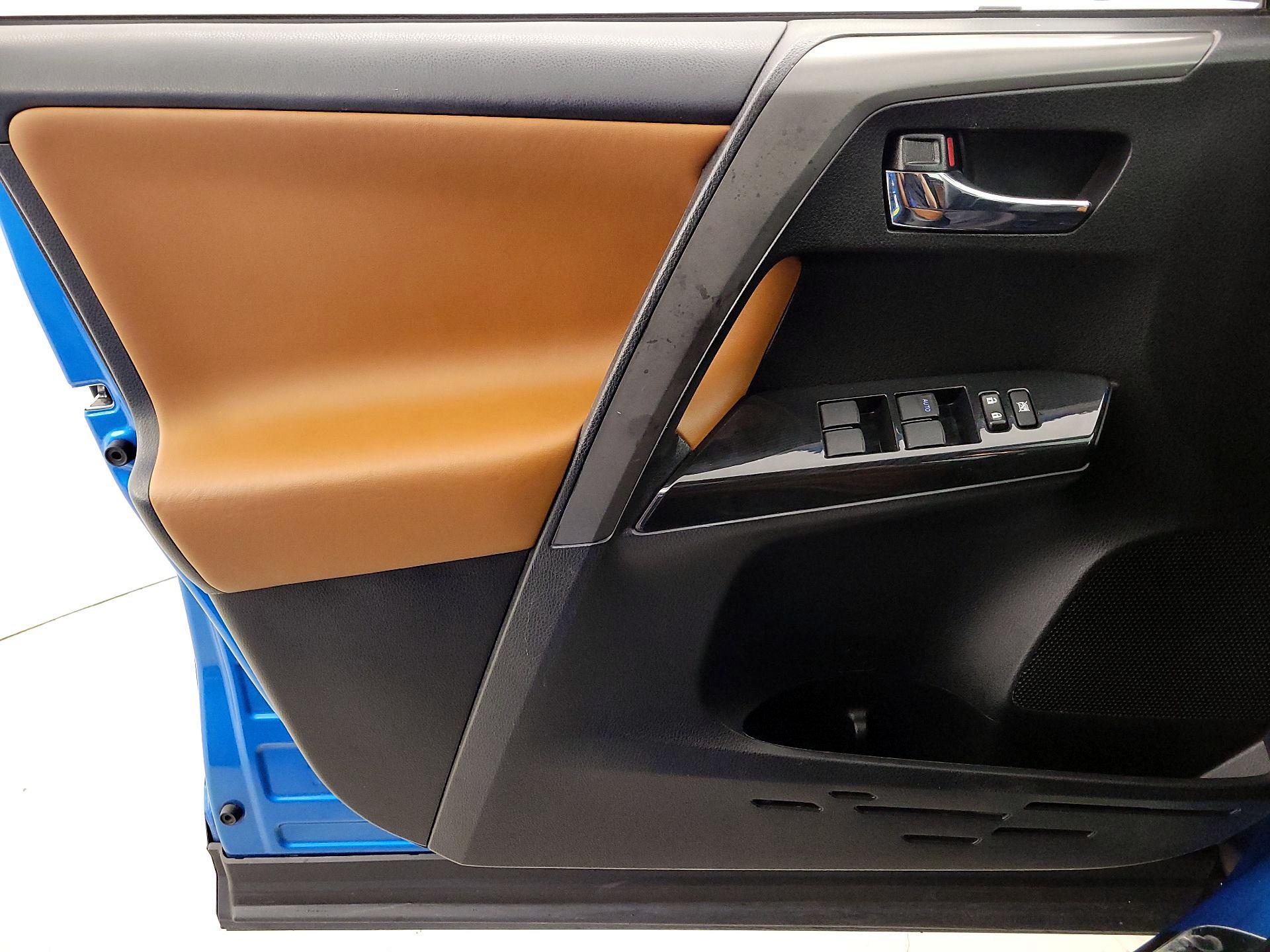 Thumbnail: 2017 Toyota RAV4 - 12