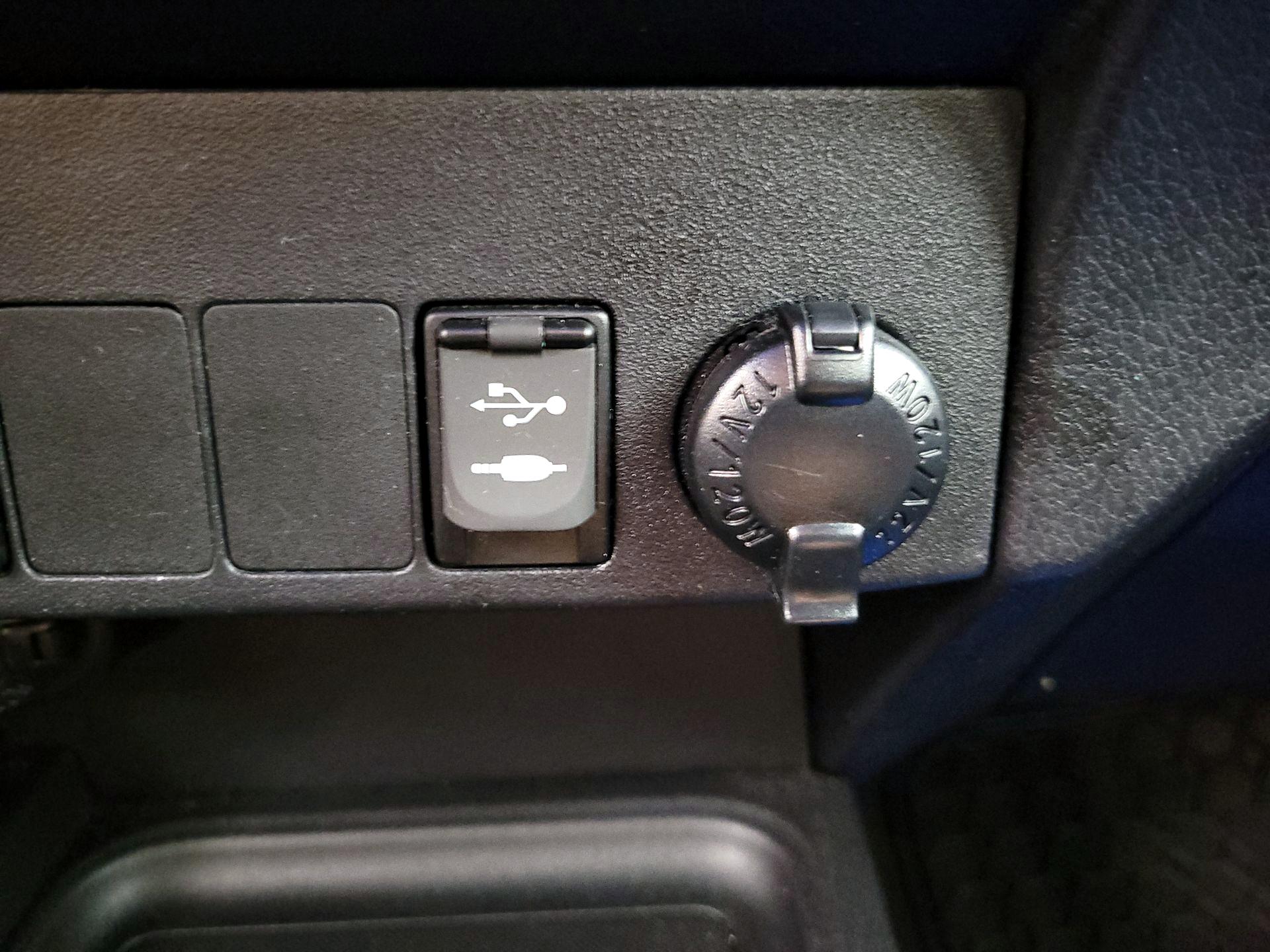 Thumbnail: 2017 Toyota RAV4 - 18