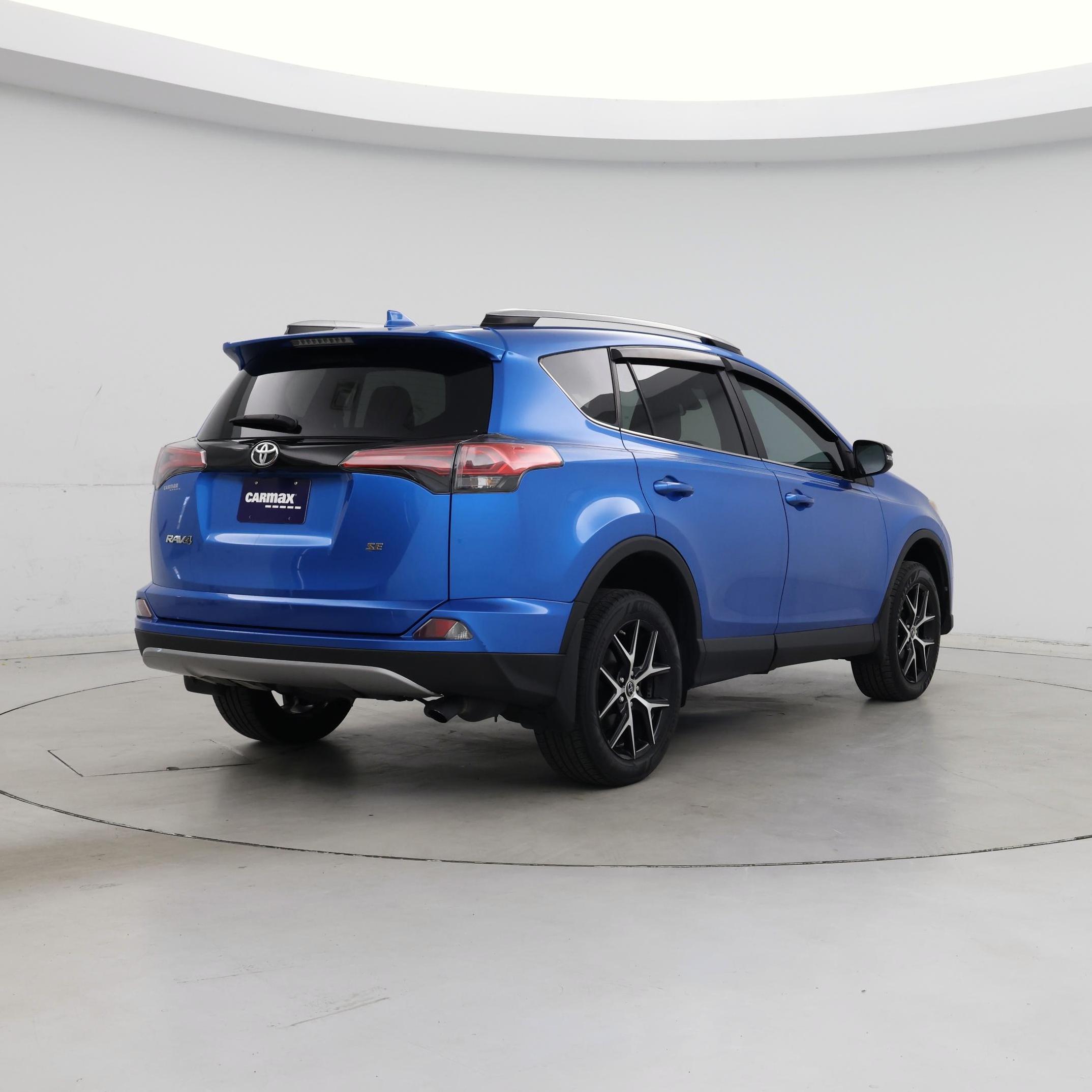Thumbnail: 2017 Toyota RAV4 - 8