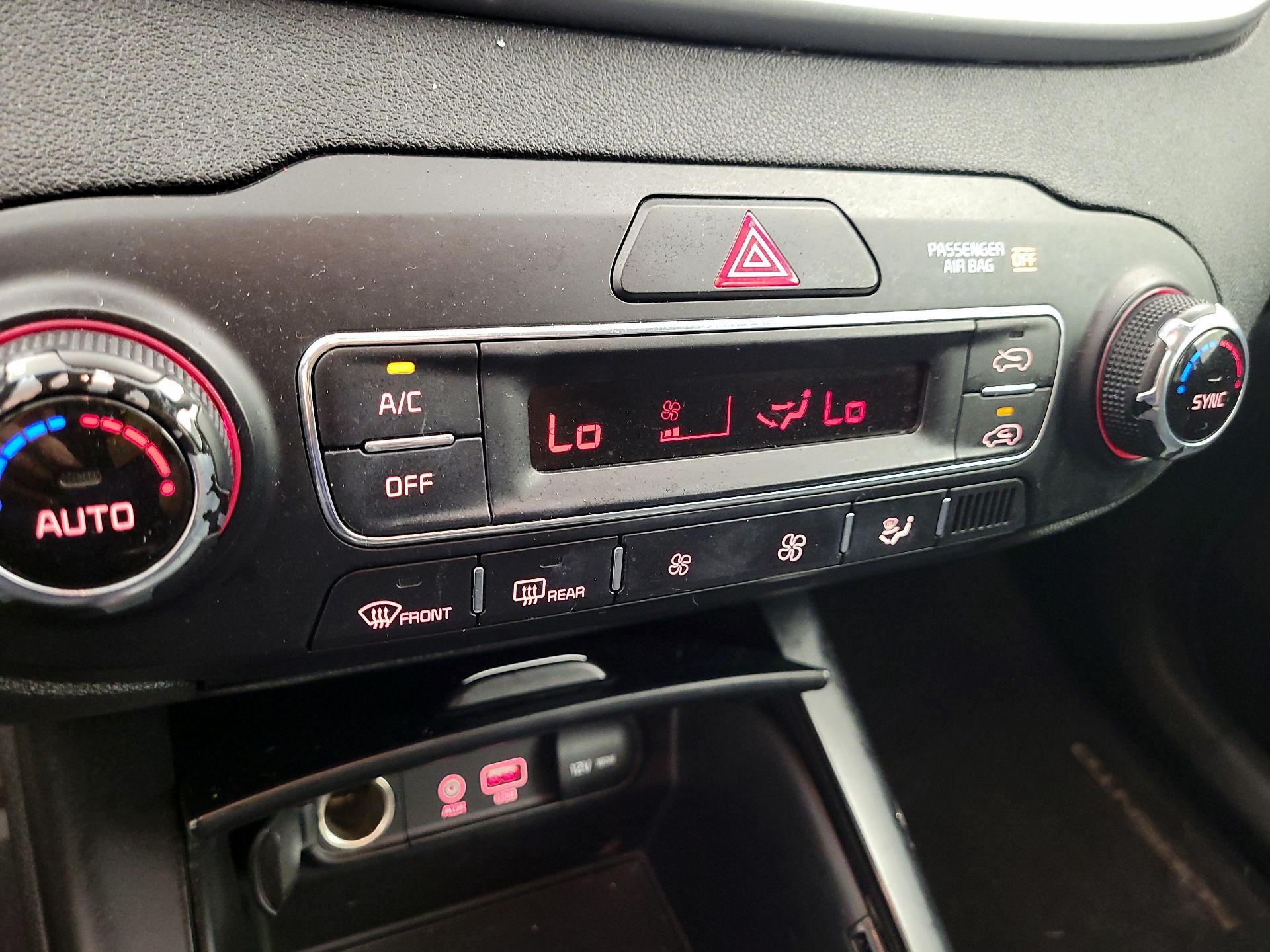 Thumbnail: 2019 Kia Sorento - 16