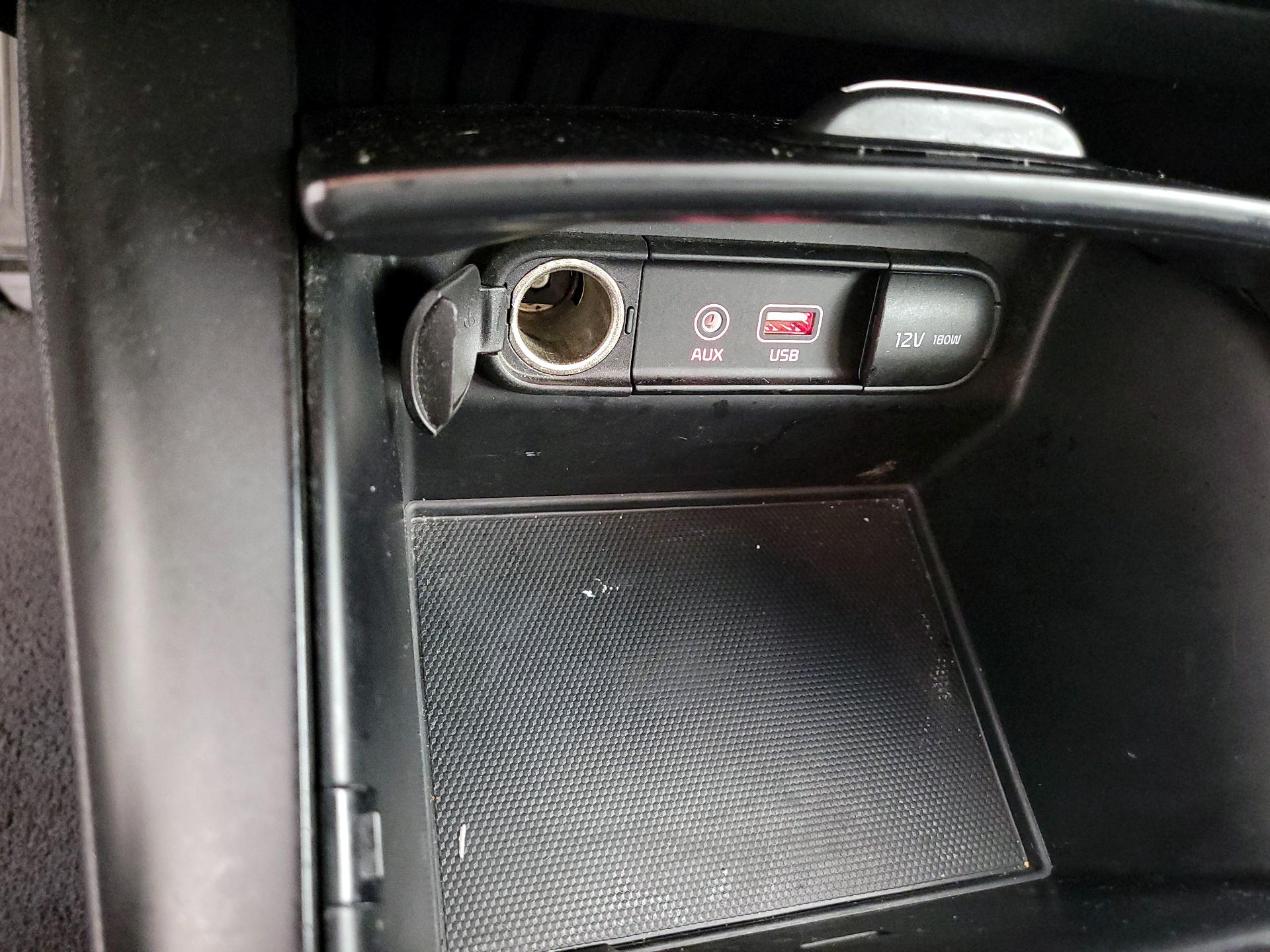 Thumbnail: 2019 Kia Sorento - 18