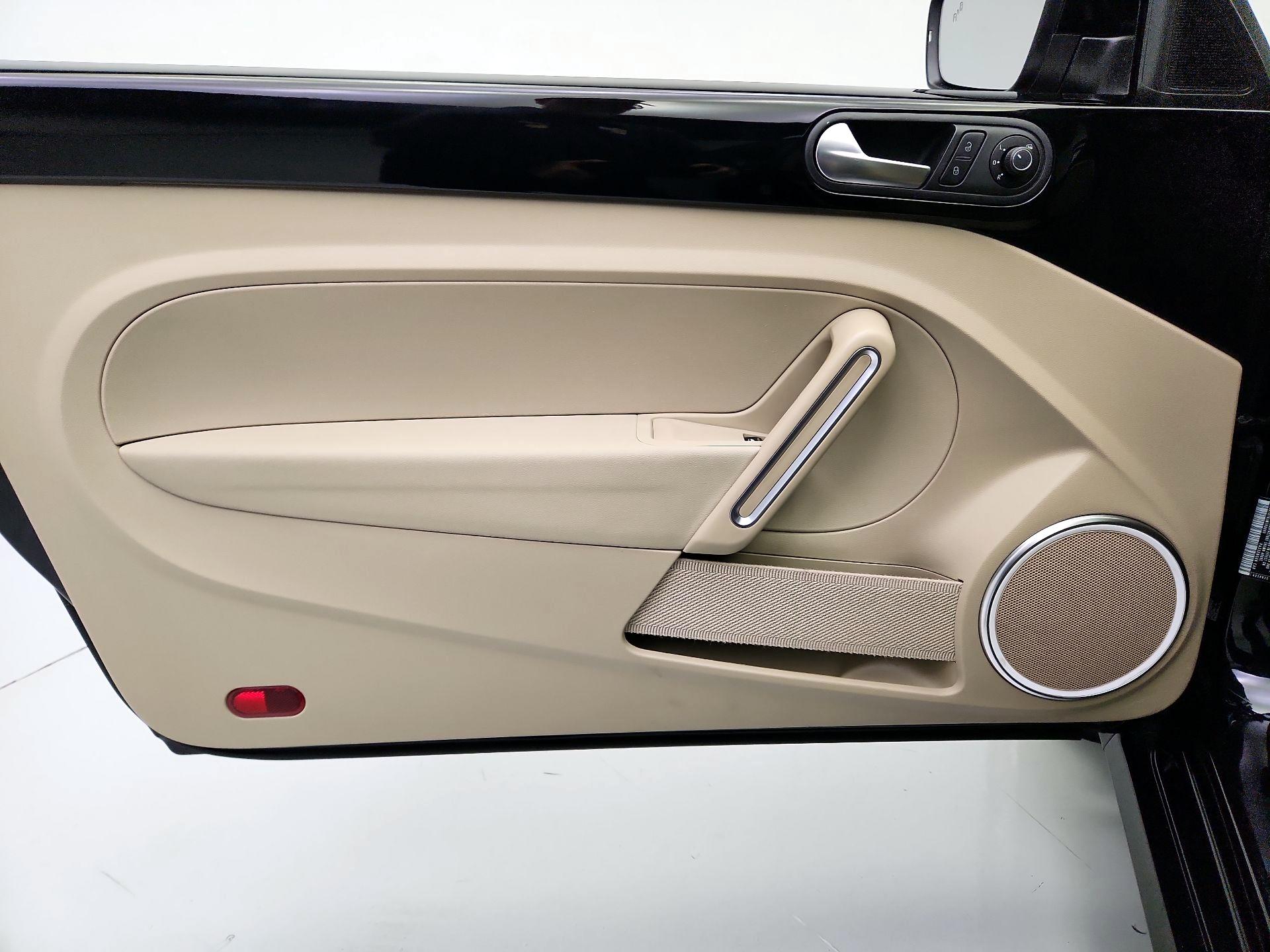 Thumbnail: 2018 Volkswagen Beetle - 12