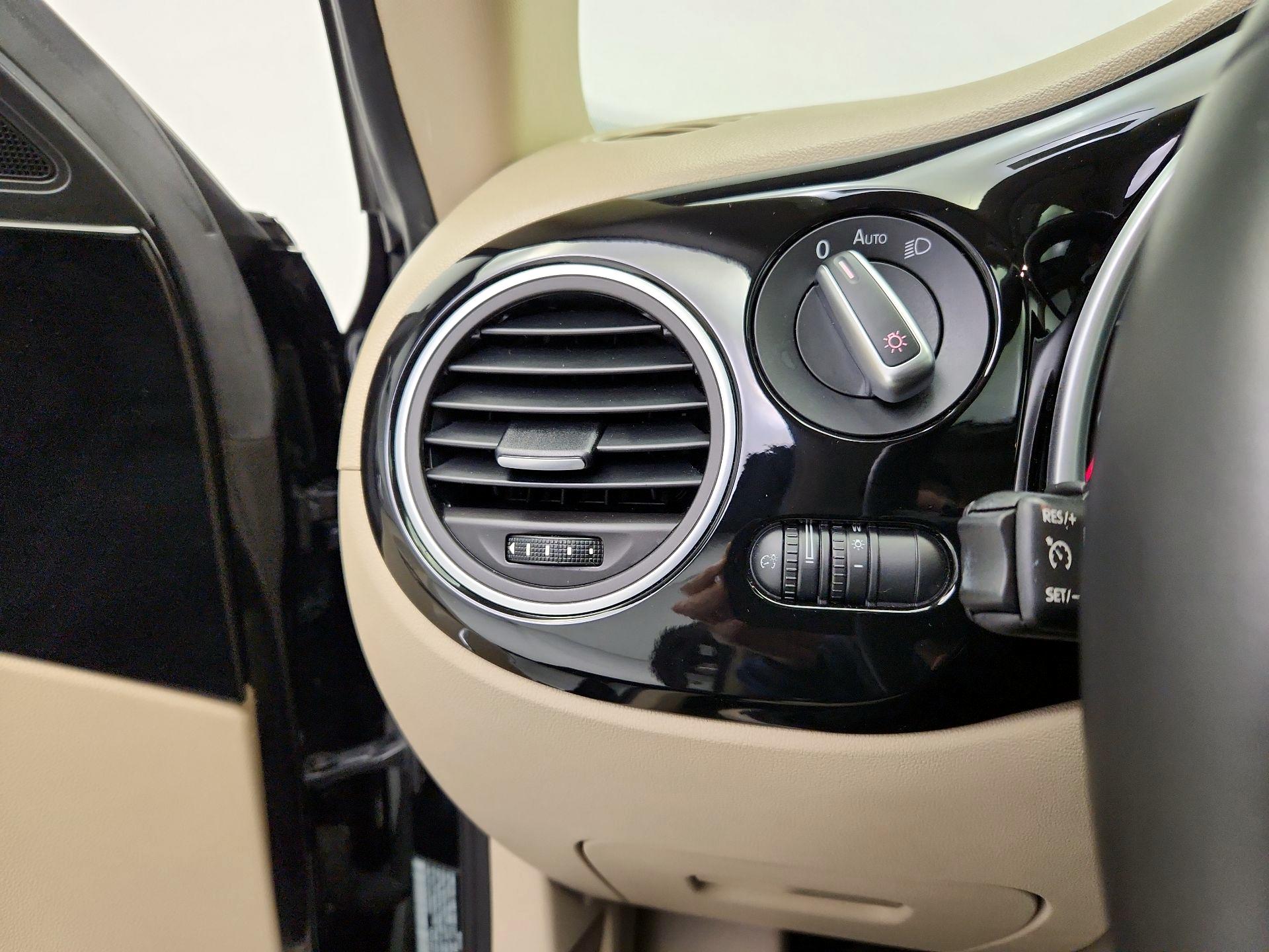 Thumbnail: 2018 Volkswagen Beetle - 13