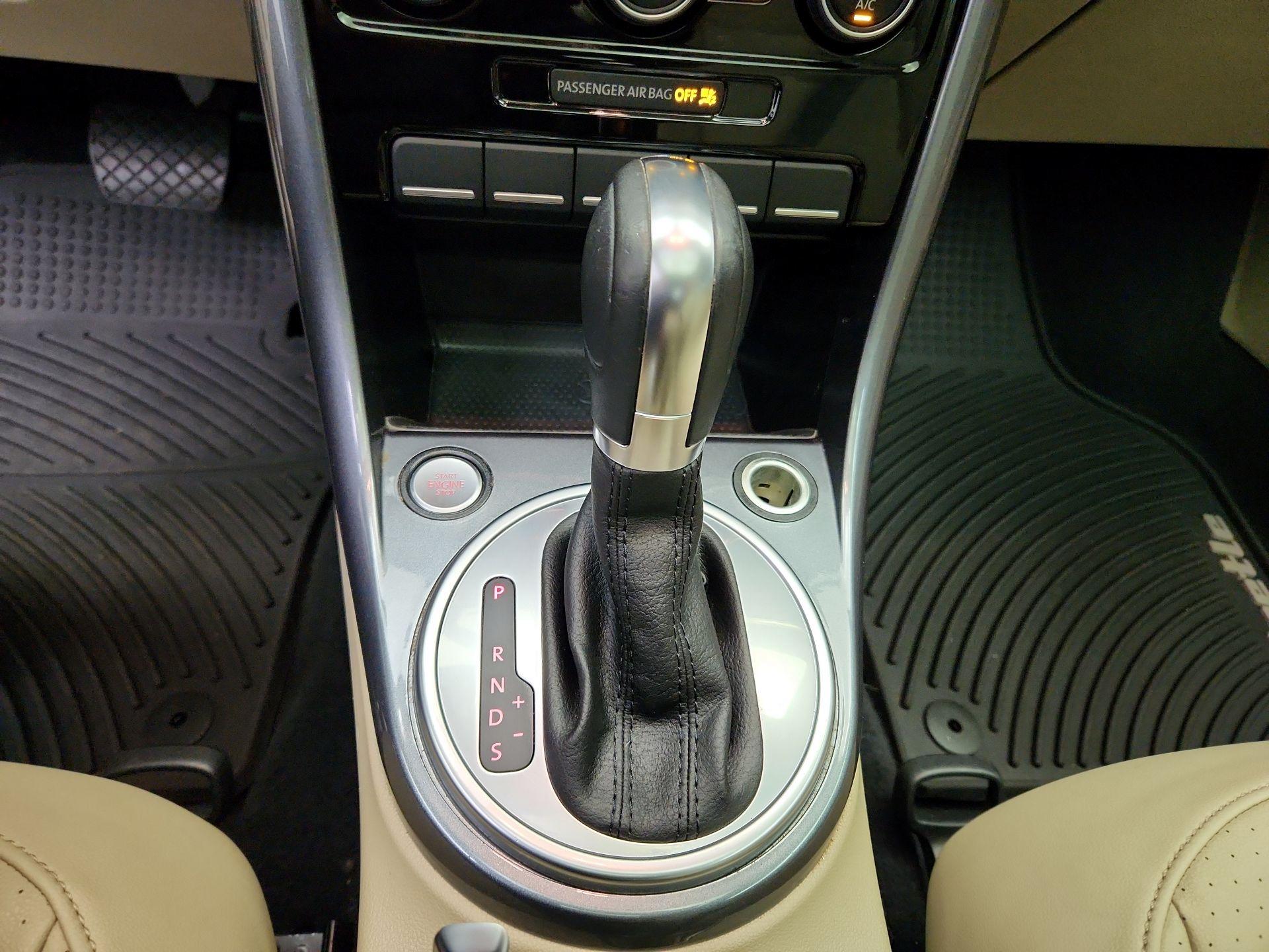 Thumbnail: 2018 Volkswagen Beetle - 17