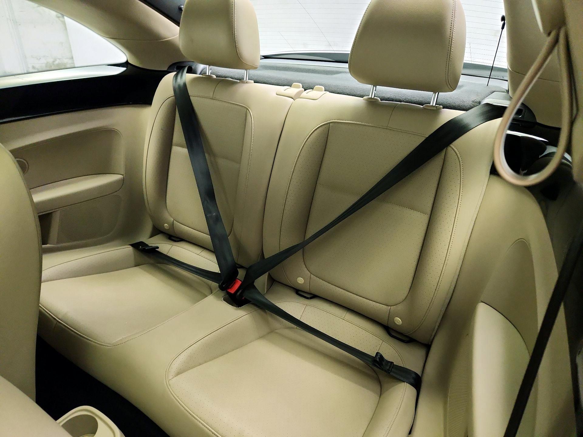 Thumbnail: 2018 Volkswagen Beetle - 20