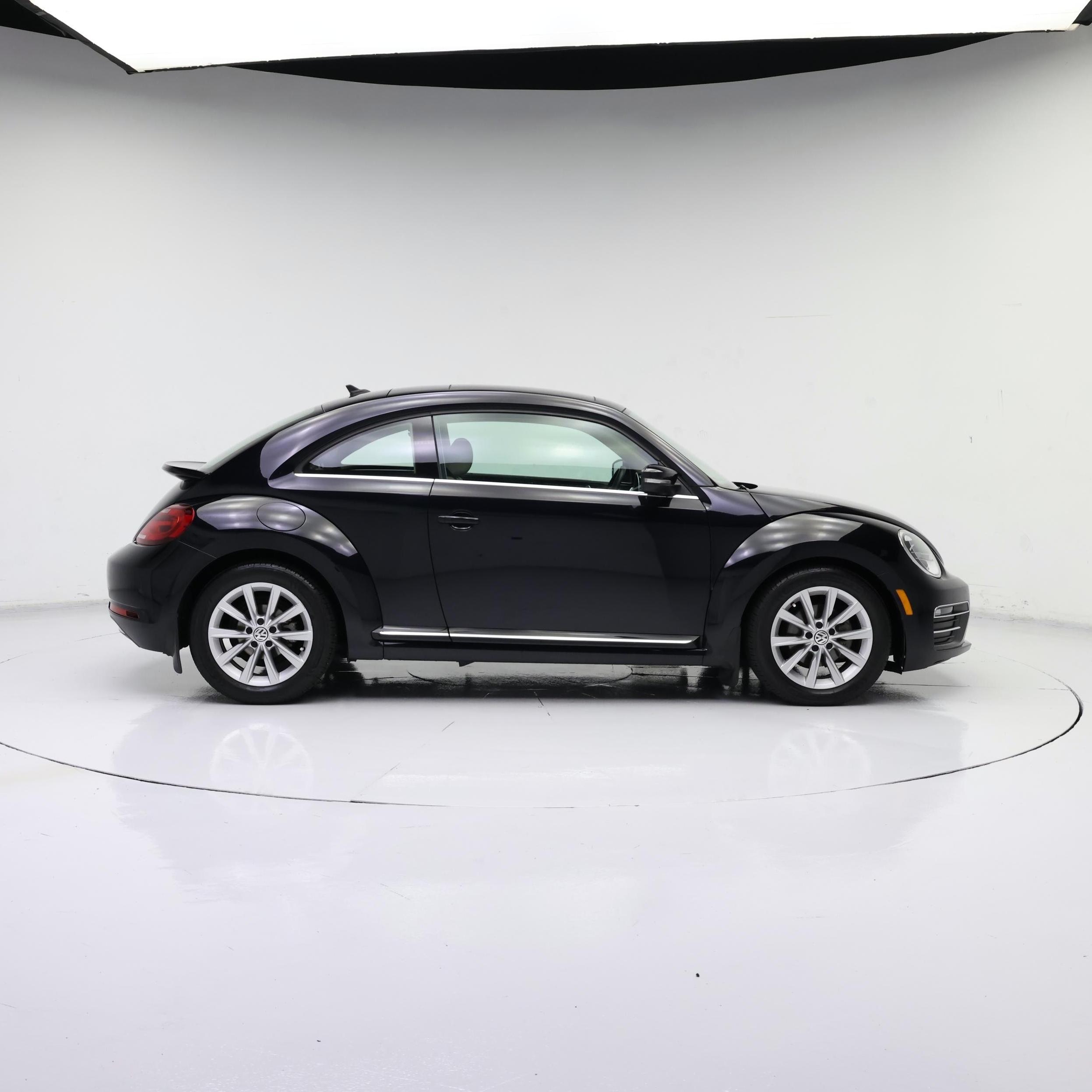 Thumbnail: 2018 Volkswagen Beetle - 7