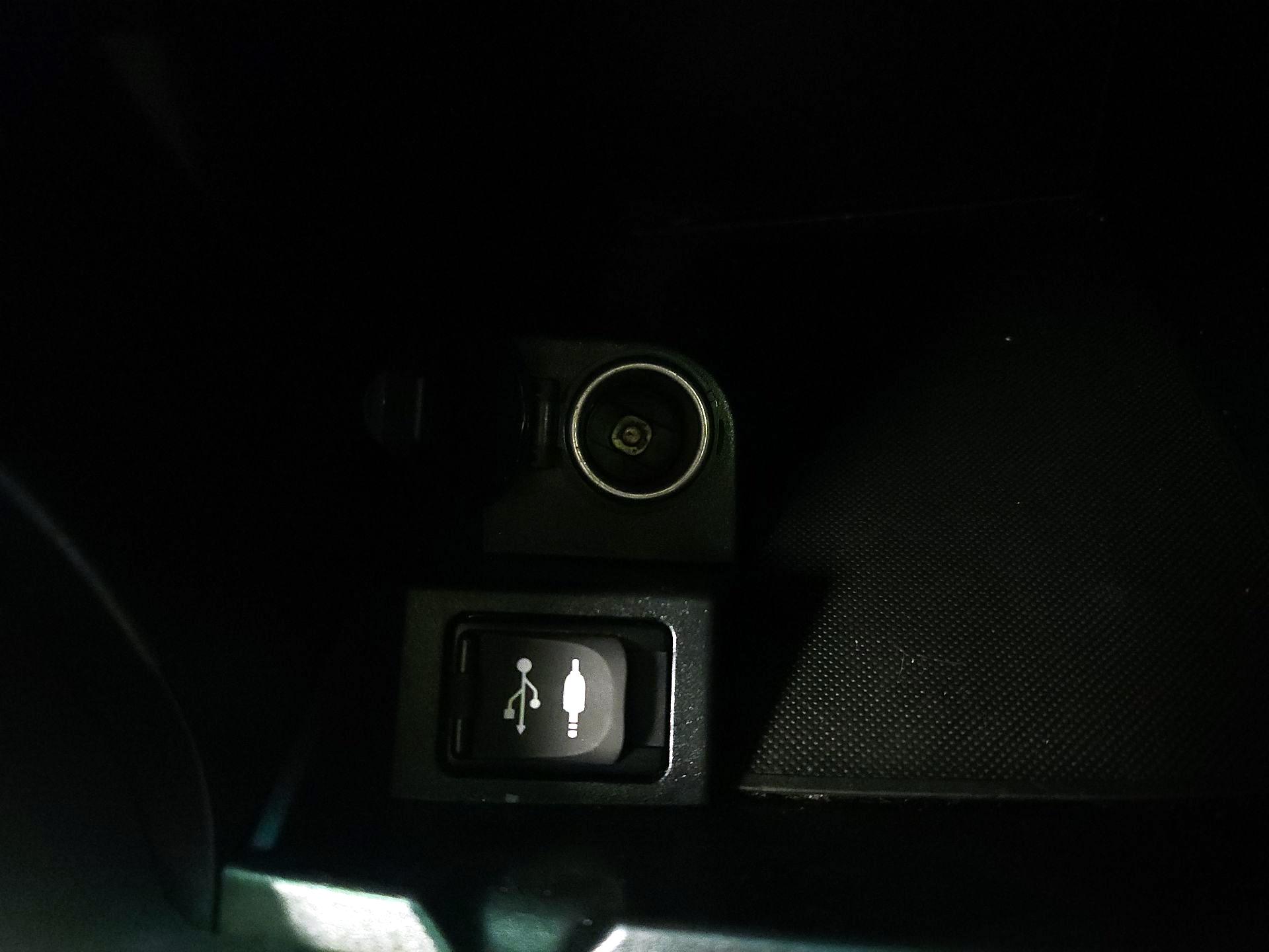 Thumbnail: 2016 Toyota Camry - 18