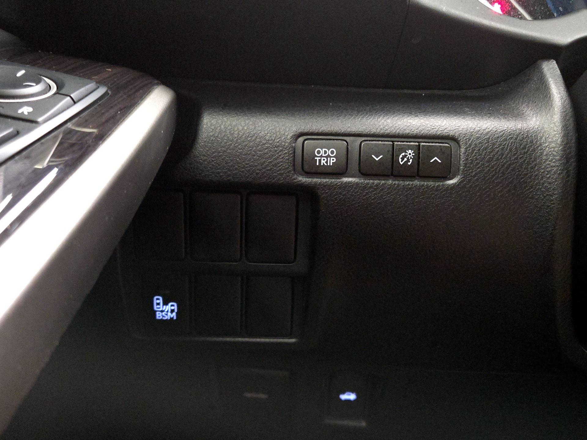 Thumbnail: 2015 Lexus IS - 13