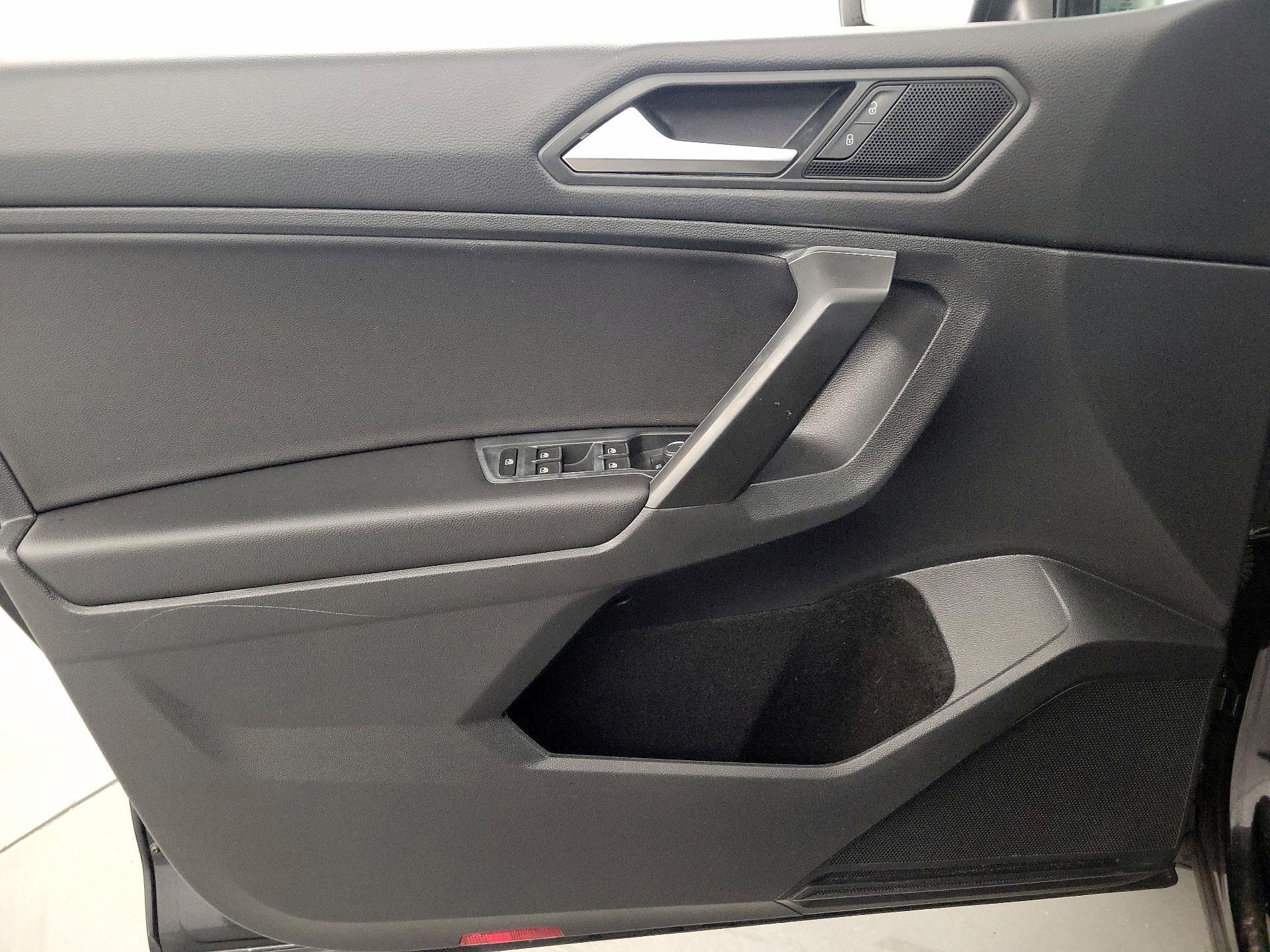 Thumbnail: 2021 Volkswagen Tiguan - 12