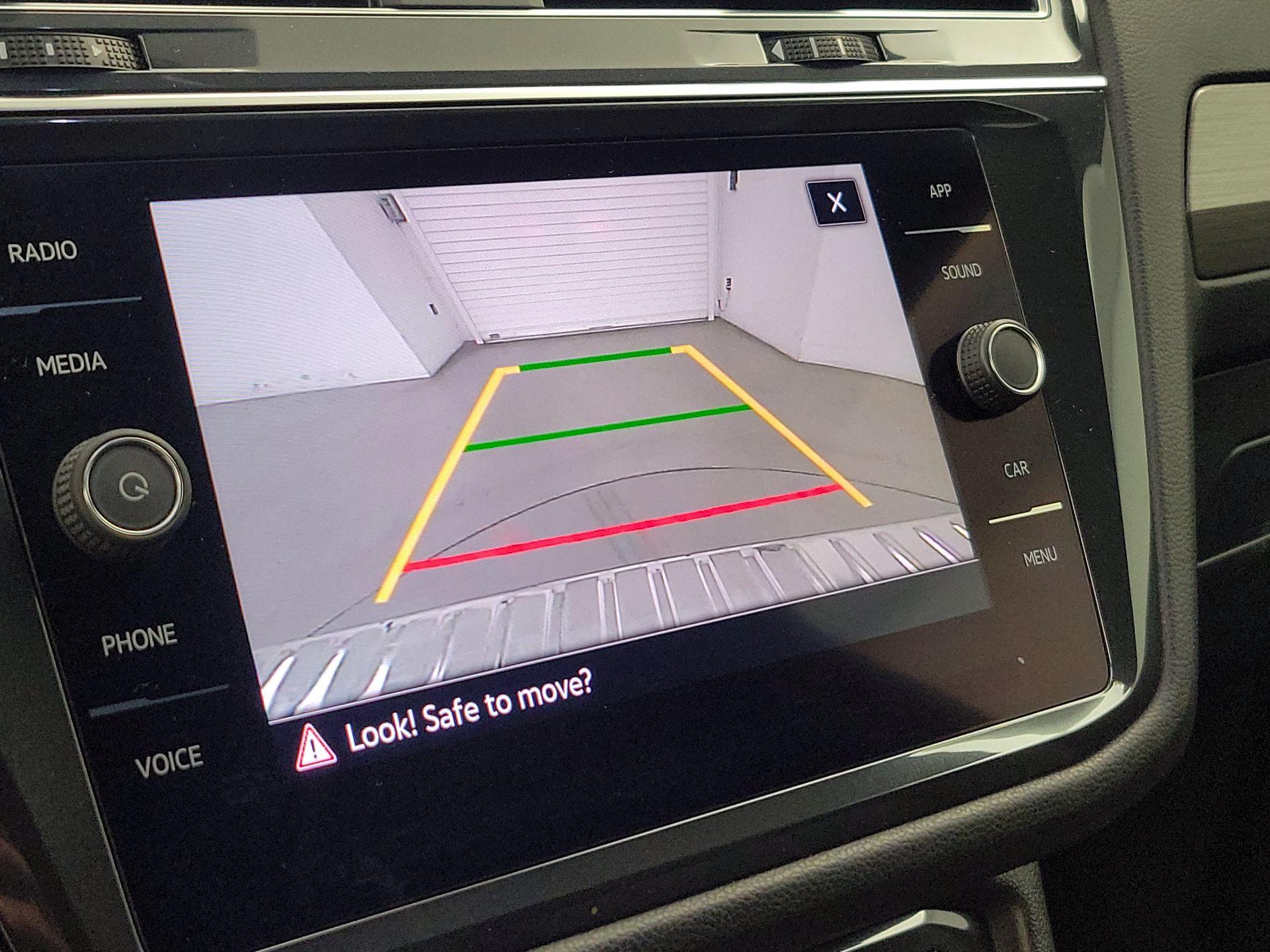 Thumbnail: 2021 Volkswagen Tiguan - 14